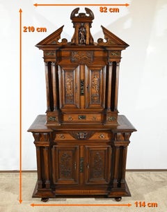 Petit buffet à deux corps en noyer massif, style Renaissance - Milieu du XIXe siècle