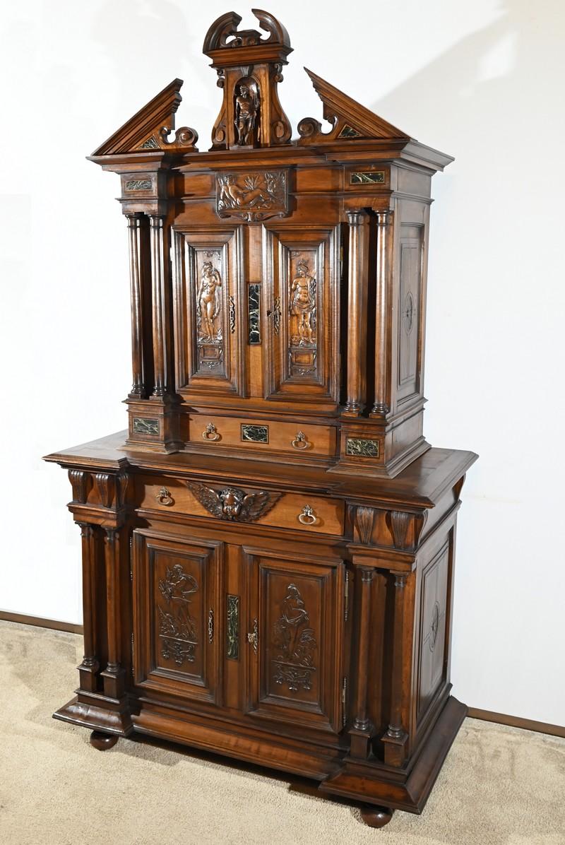 Francese Piccolo buffet a due corpi in noce massiccio, stile rinascimentale - metà del XIX secolo in vendita