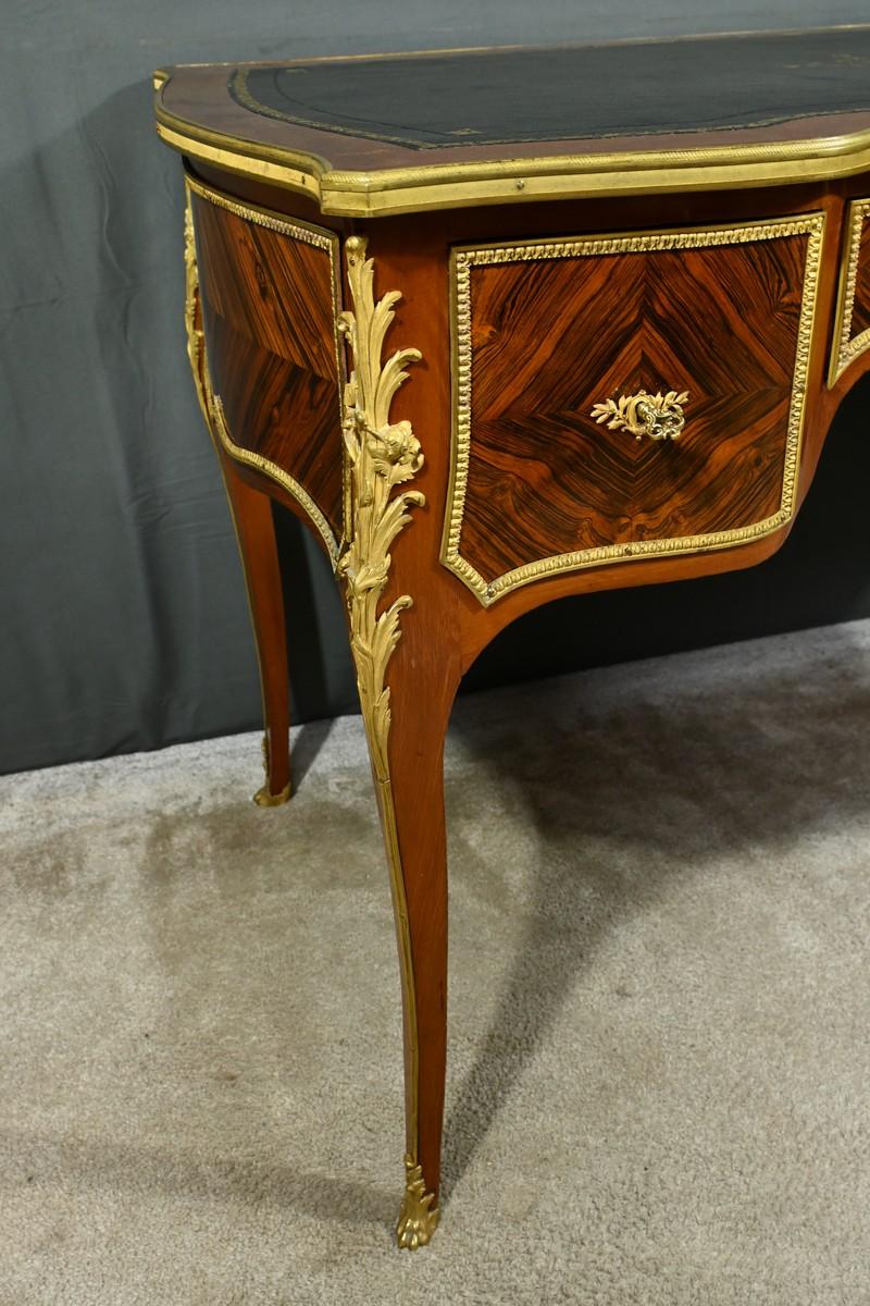 Petit bureau moyen en acajou et bois de rose, période napoléonienne en vente 2