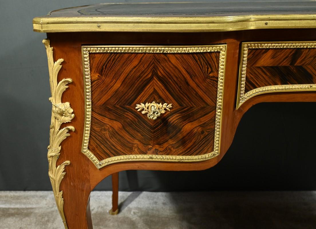 Petit bureau moyen en acajou et bois de rose, période napoléonienne en vente 4