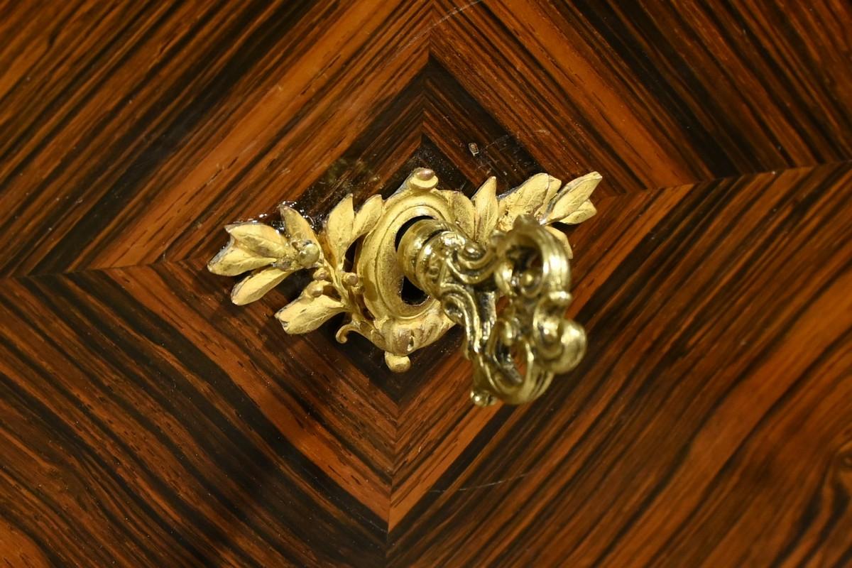 Petit bureau moyen en acajou et bois de rose, période napoléonienne en vente 5