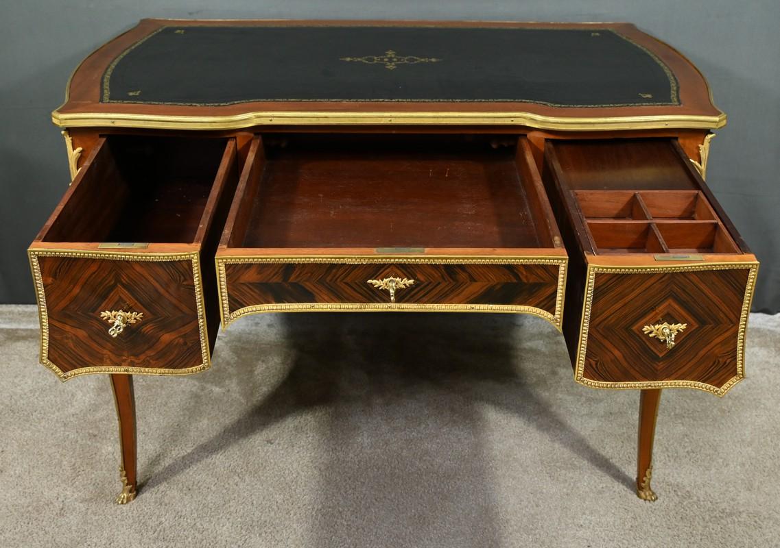 Français Petit bureau moyen en acajou et bois de rose, période napoléonienne en vente