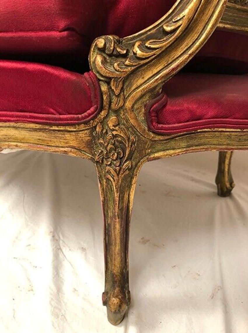 Giltwood Petit canapé corbeille de style Louis XV, bois doré et double cannage For Sale