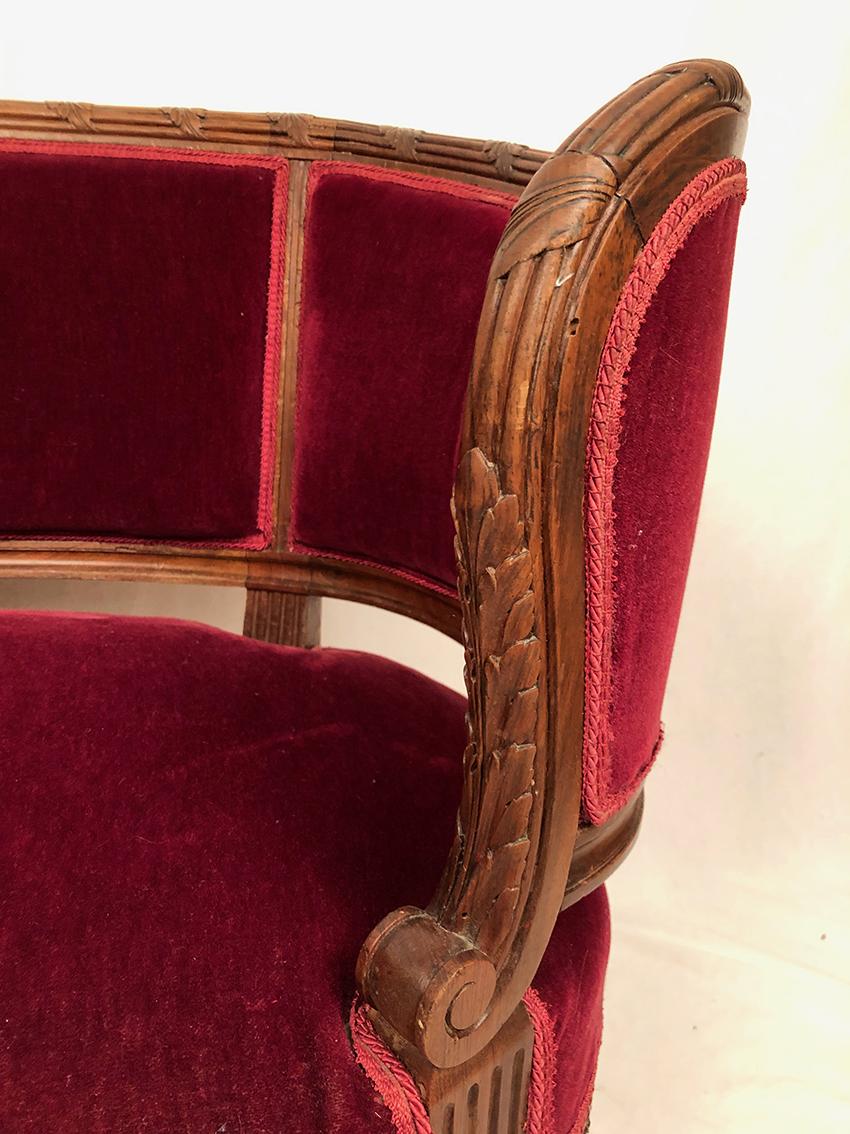Sculpté Petit canapé corbeille de style Louis XVI en vente