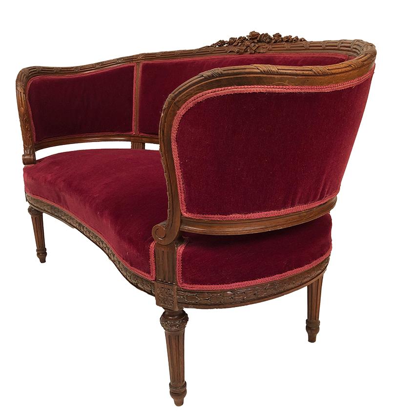 Velours Petit canapé corbeille de style Louis XVI en vente