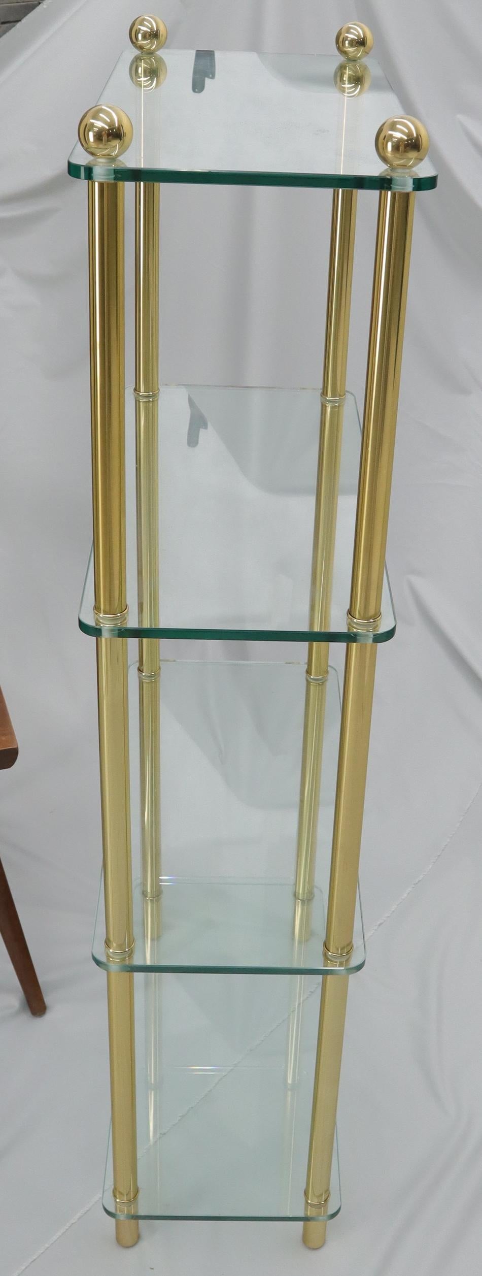 Petit Compact Class and Brass 4-Tier Étagère Shelf Bookcase In Excellent Condition For Sale In Rockaway, NJ