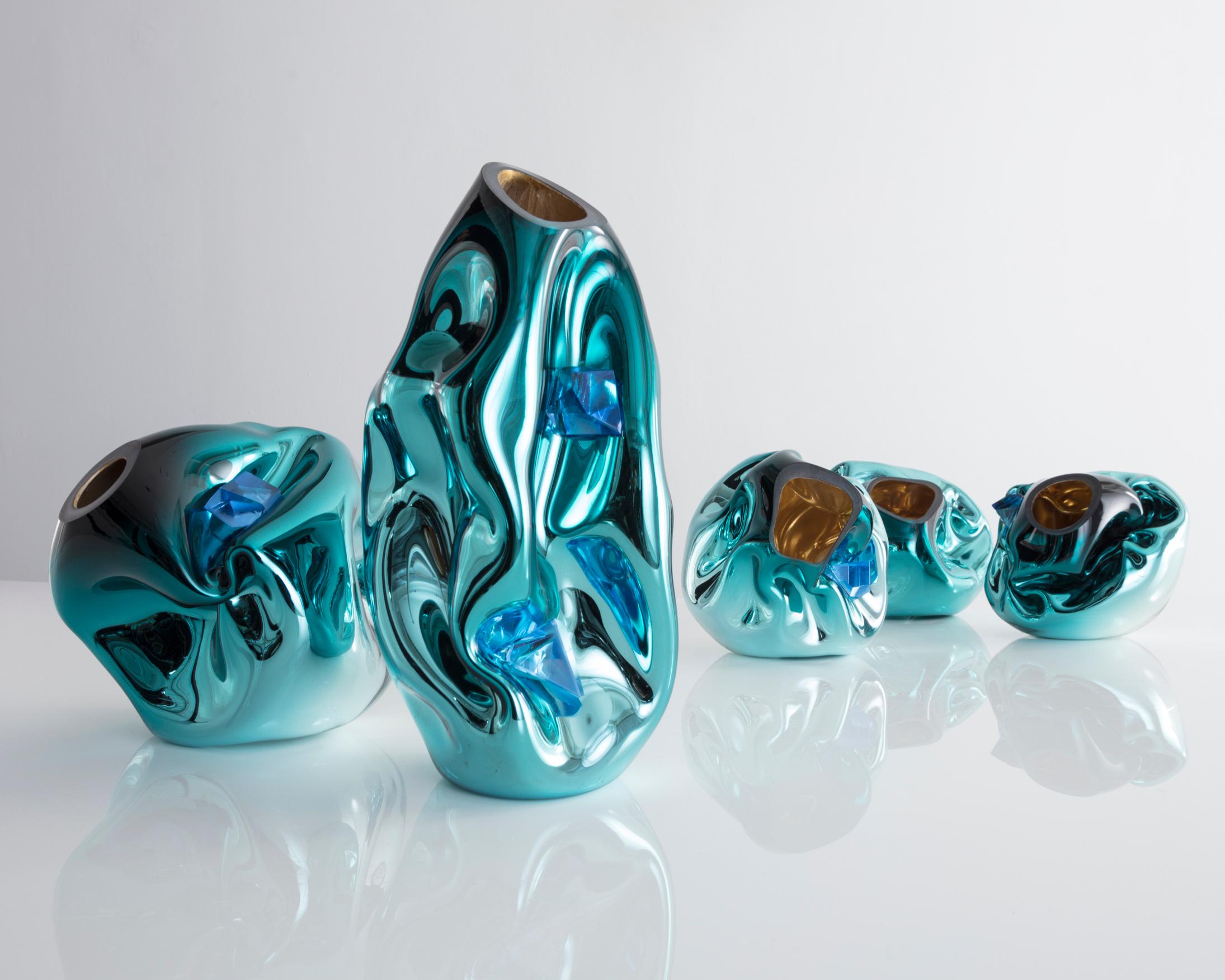 Petit Crumpled Vessel in Silver and Turquoise Hand Blown Glass by Jeff Zimmerman In Excellent Condition In New York, NY