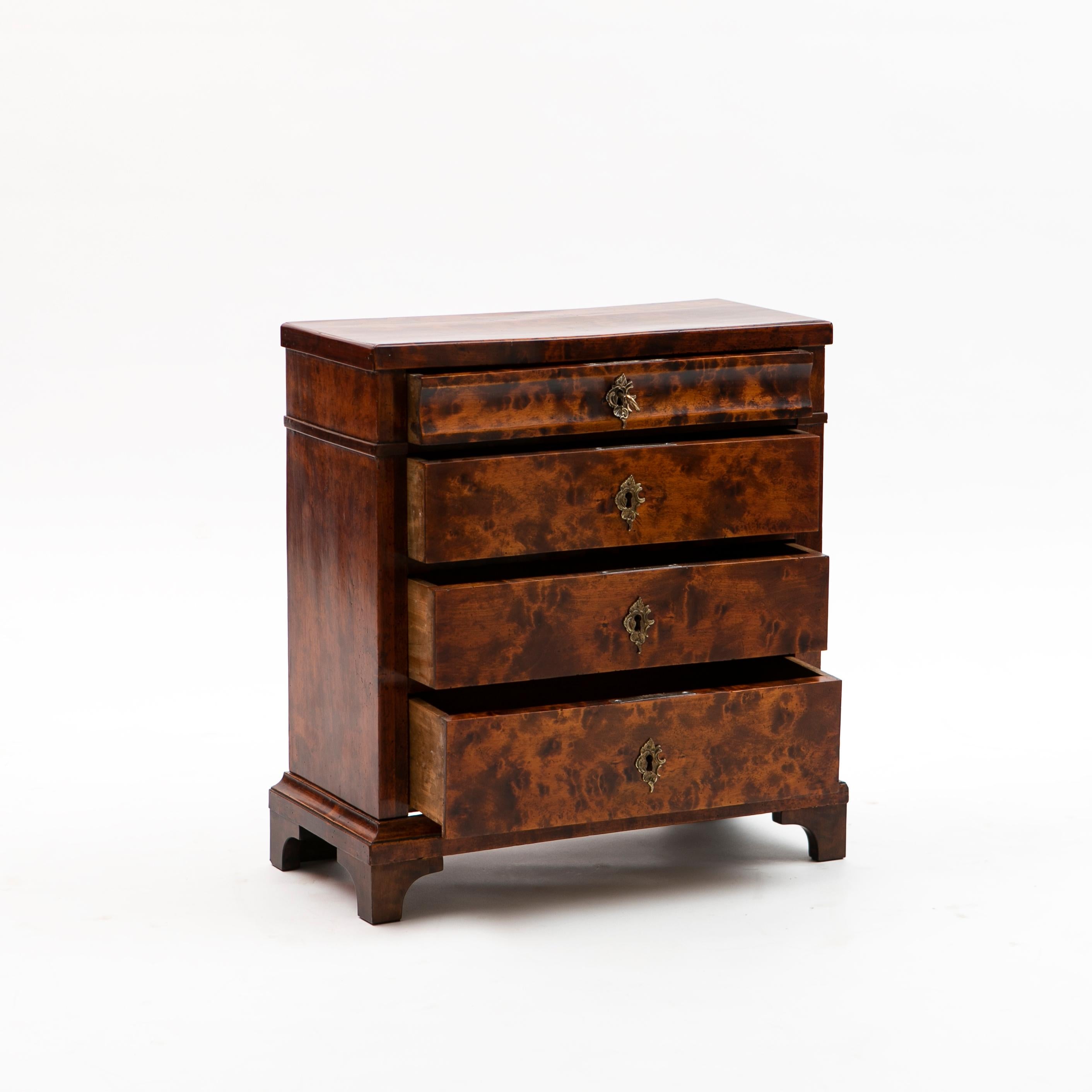 Petit Danish Late Empire Antique Chest of Drawers In Good Condition For Sale In Kastrup, DK