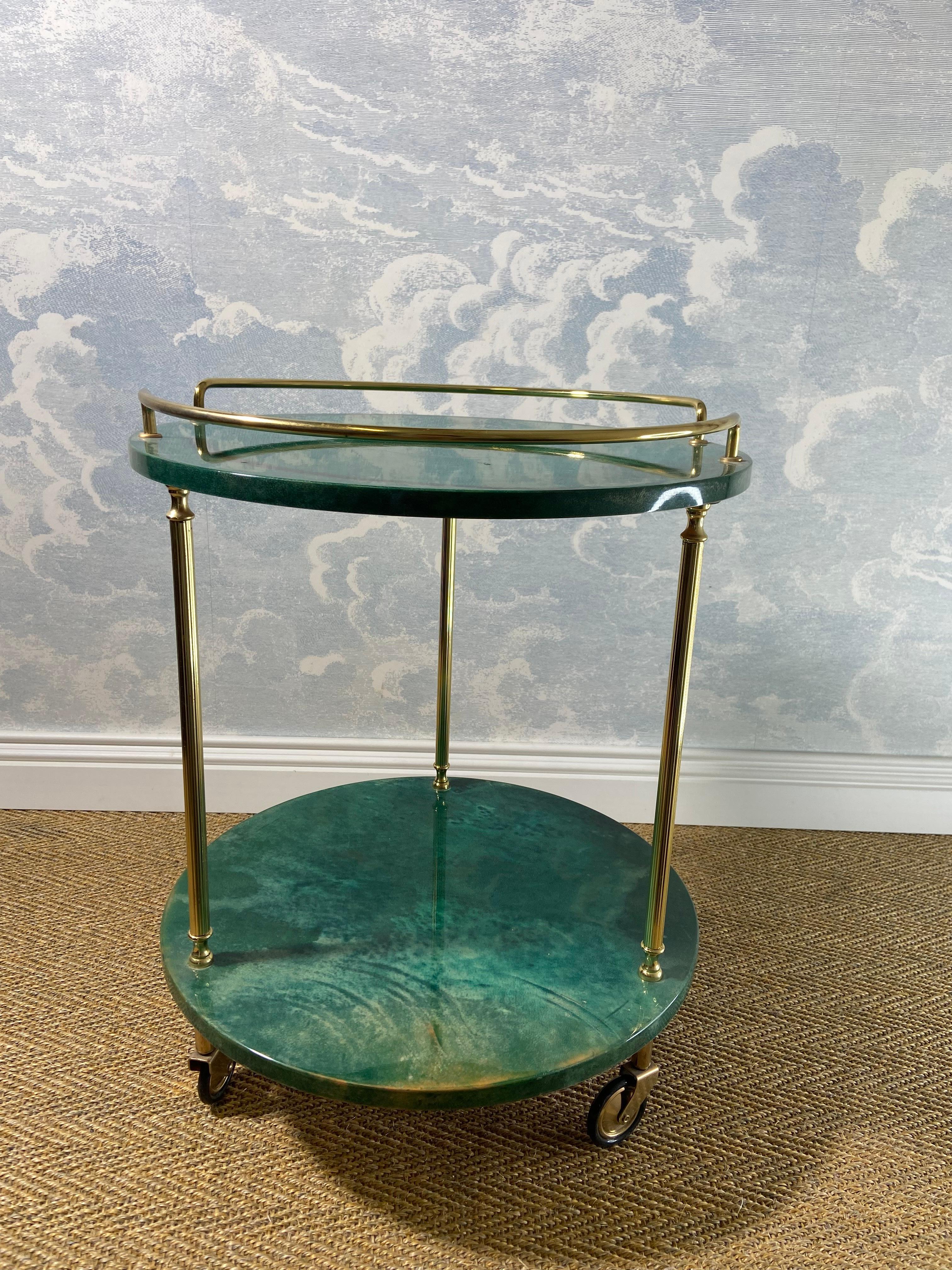 Pequeña mesa auxiliar ALDO TURA verde esmeralda, Italia Años 60 Regencia de Hollywood en venta