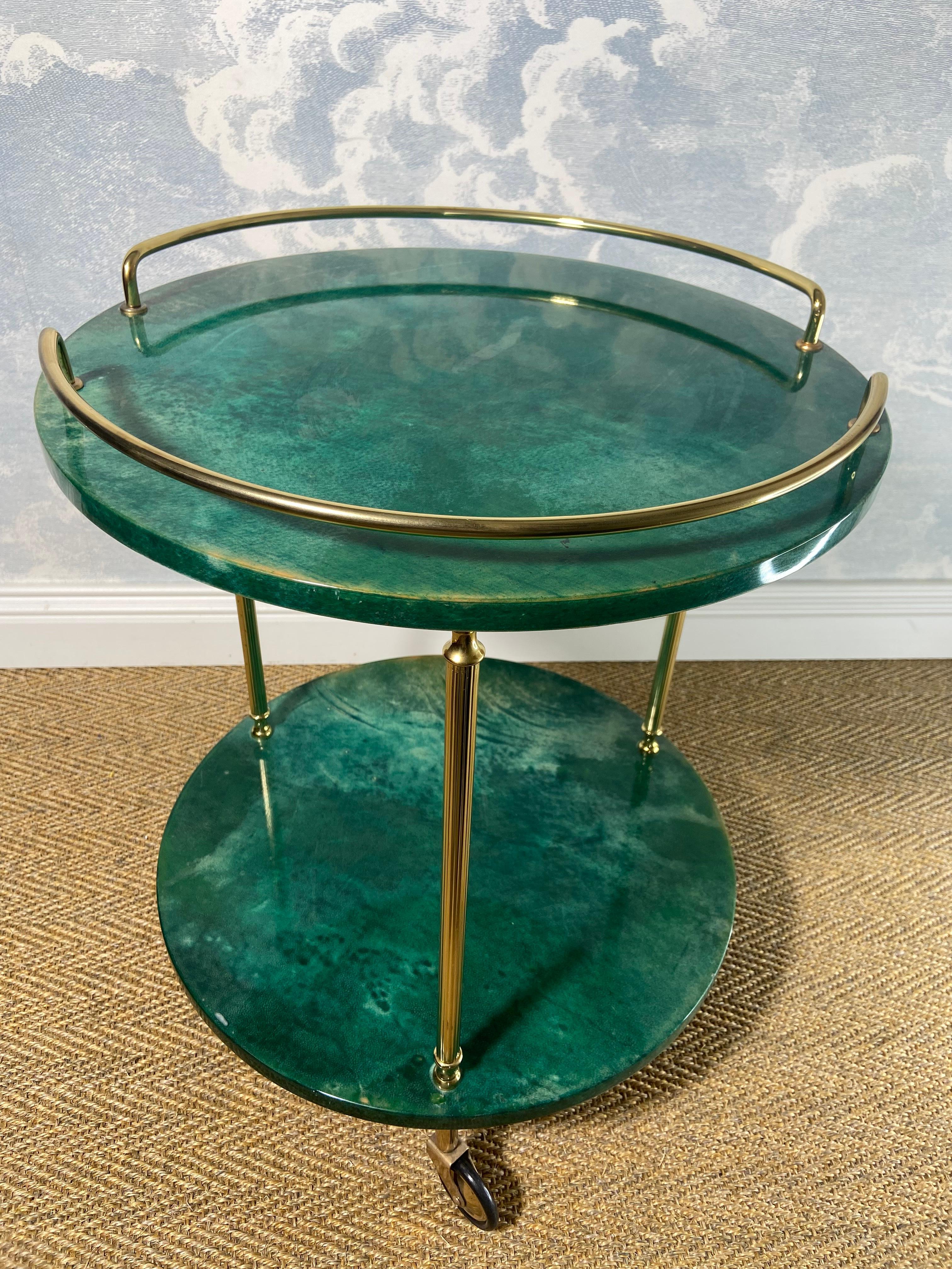 Pequeña mesa auxiliar ALDO TURA verde esmeralda, Italia Años 60 Latón en venta