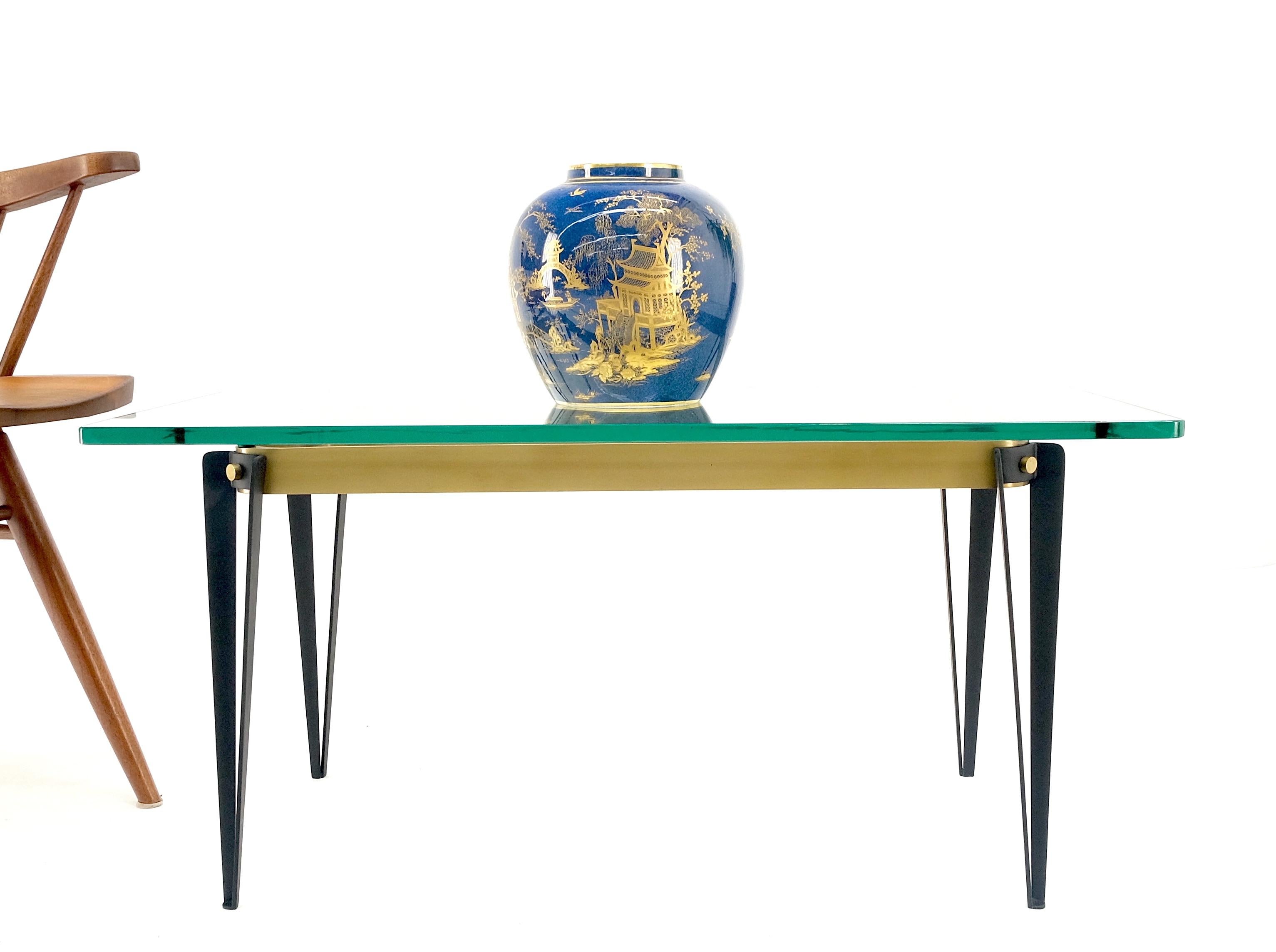 Américain Petite table basse rectangulaire en laiton et verre mi-siècle moderne Mint de Fontana Arte en vente