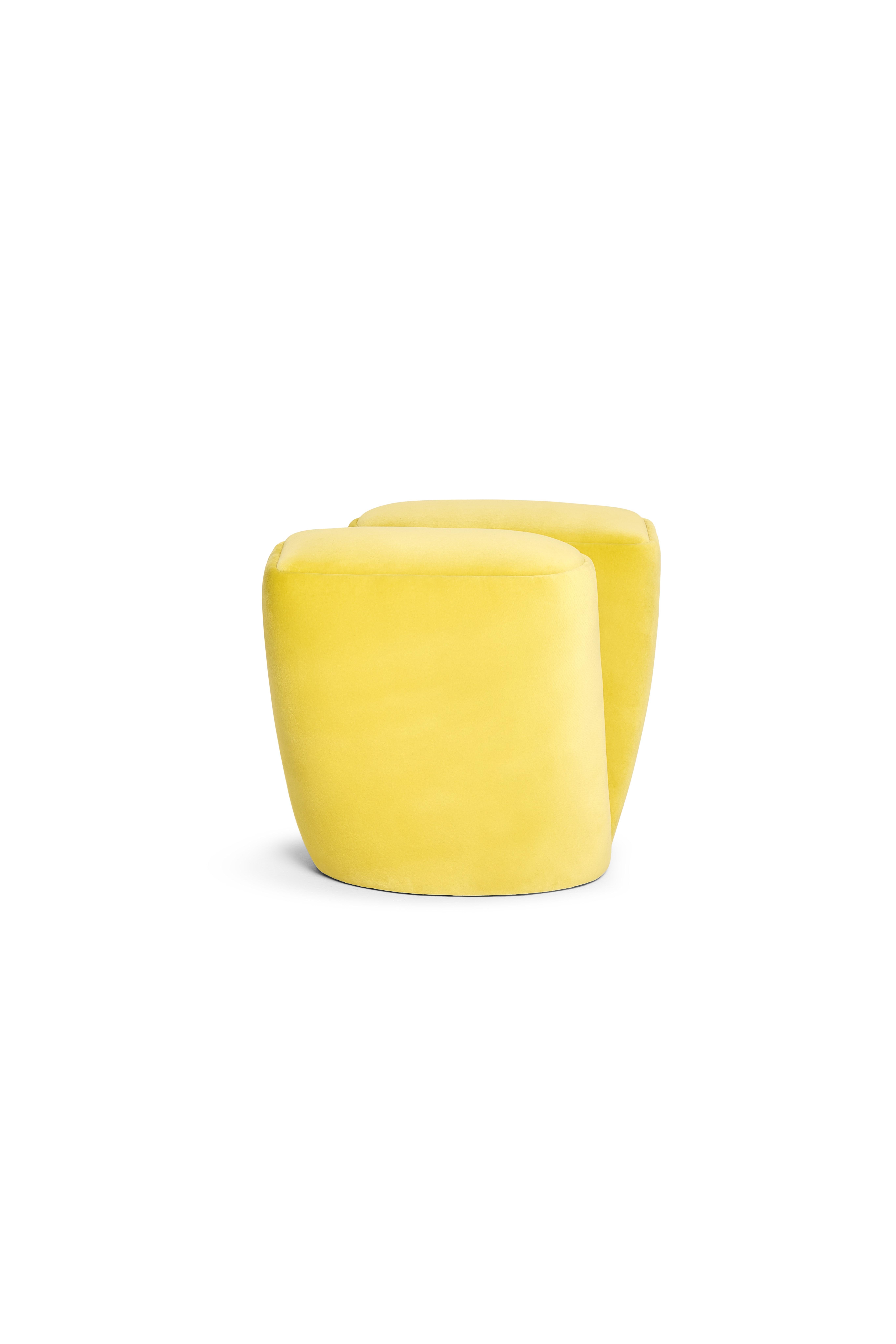 Sgabello Petit Four di Munna
Dimensioni: P 52 x L 52 x H 48,5 cm. SH: 48,5 cm.
Materiali: Wood, schiuma e imbottitura.
Finitura: Tappezzeria: Velluto di cotone, rif. Lime, CV24.

Disponibile in tutti i tessuti Munna, ad eccezione della seta