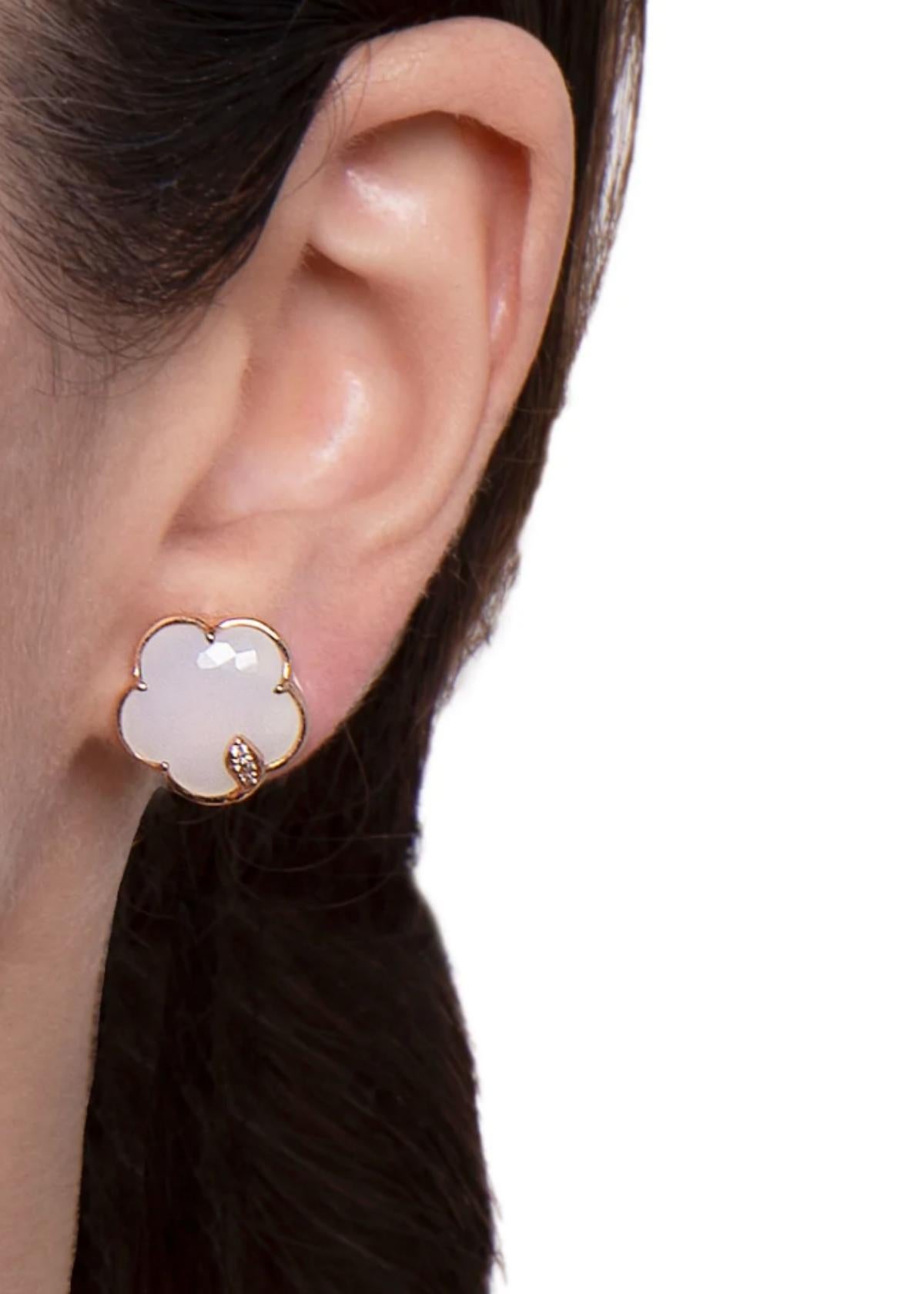 Petit Joli Stud Earrings in 18k Rose Gold with White Agate, White and Champagne Diamonds.

Petit Joli is a floral dream on your skin. The collection is designed for women always blooming in a free soul. This collection embodies the everlasting