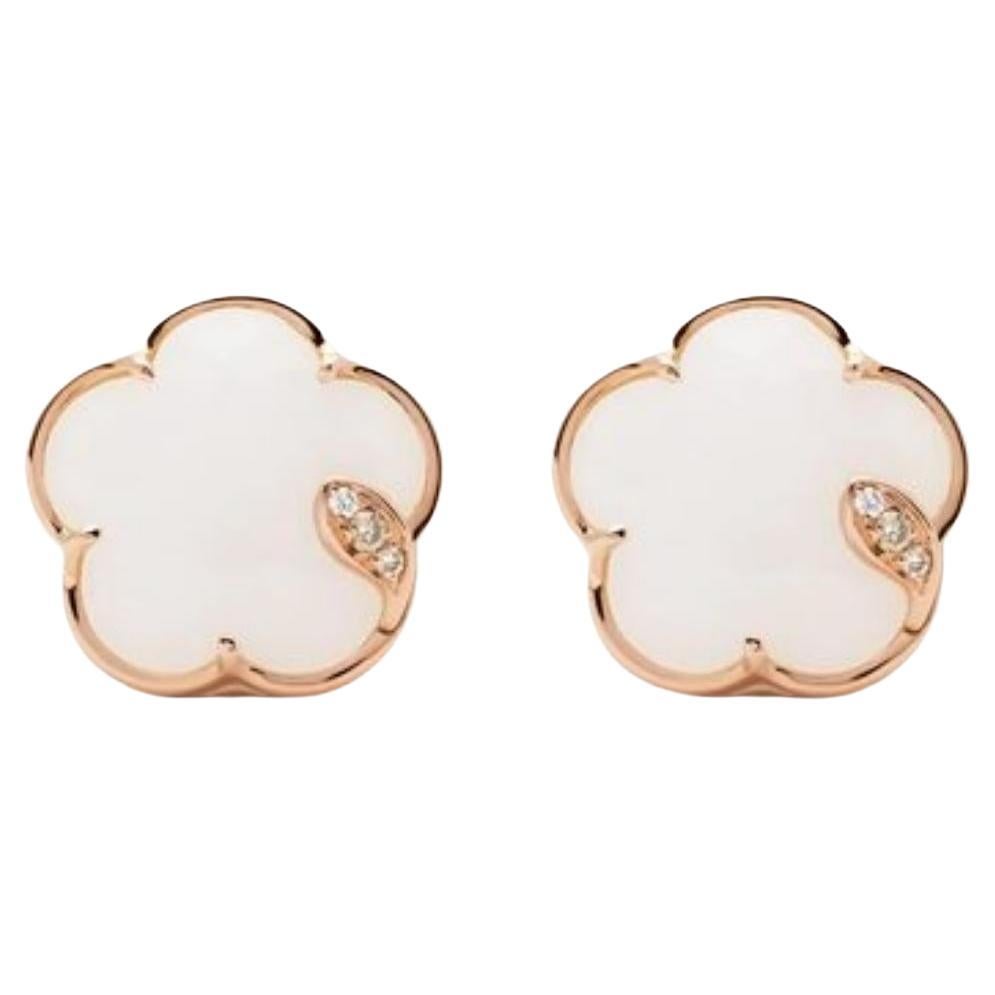 Petit Joli Boucles d'oreilles en or rose avec agate blanche et diamants 16131R en vente