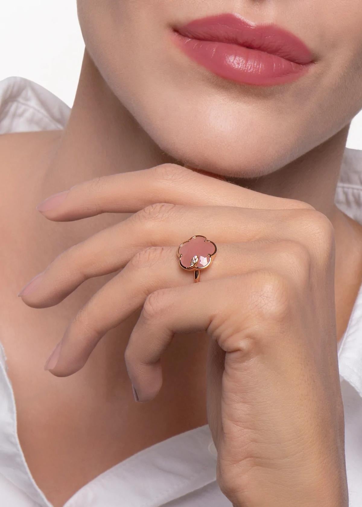 Petit Joli Ring in 18k Rose Gold with Pink Chalcedony, White and Champagne Diamonds.

Petit Joli is a floral dream on your skin. The collection is designed for women always blooming in a free soul. This collection embodies the everlasting connection
