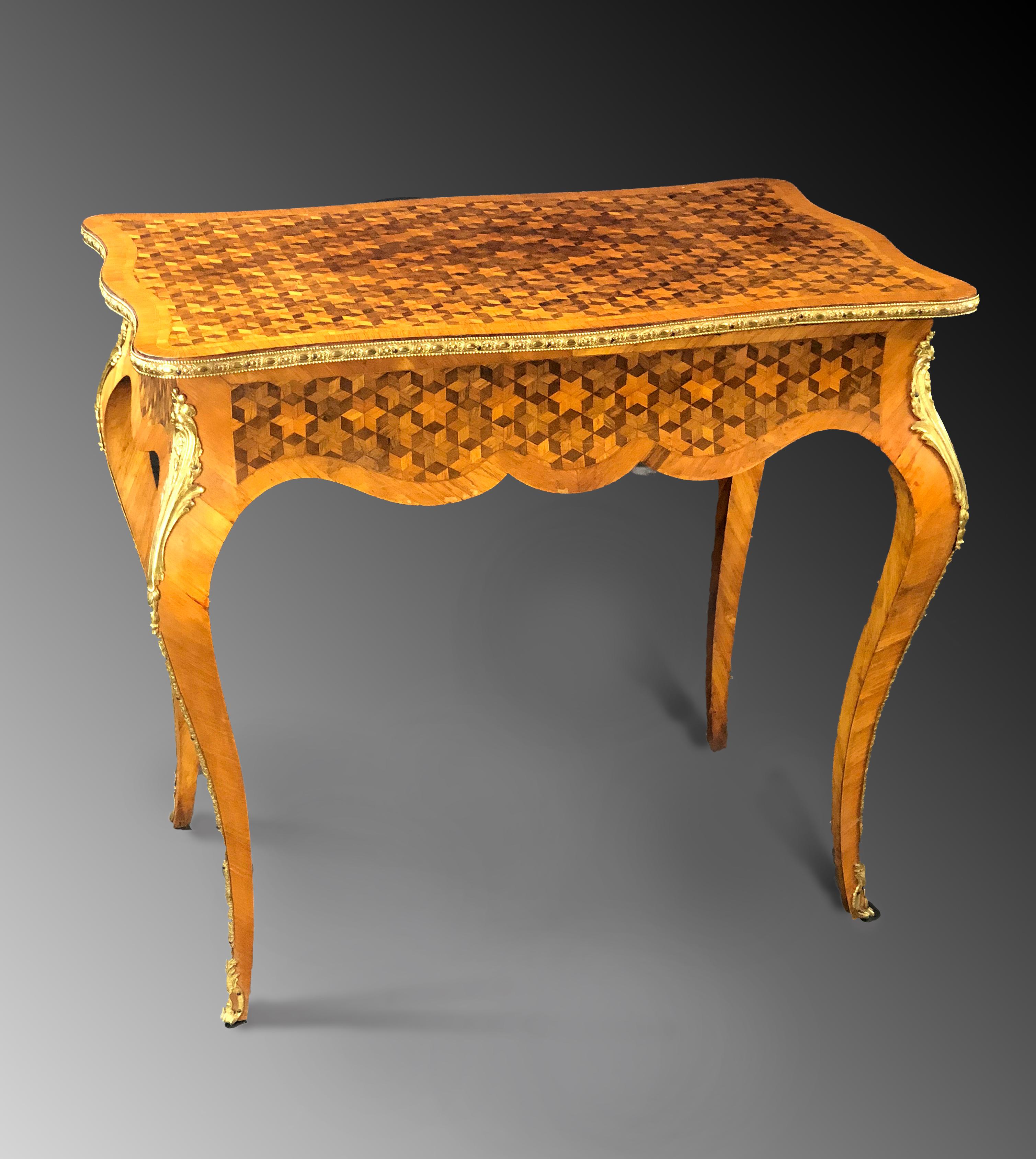 Elegant small writing desk in the Louis XV style with serpentine outline and profuse kingwood and walnut 