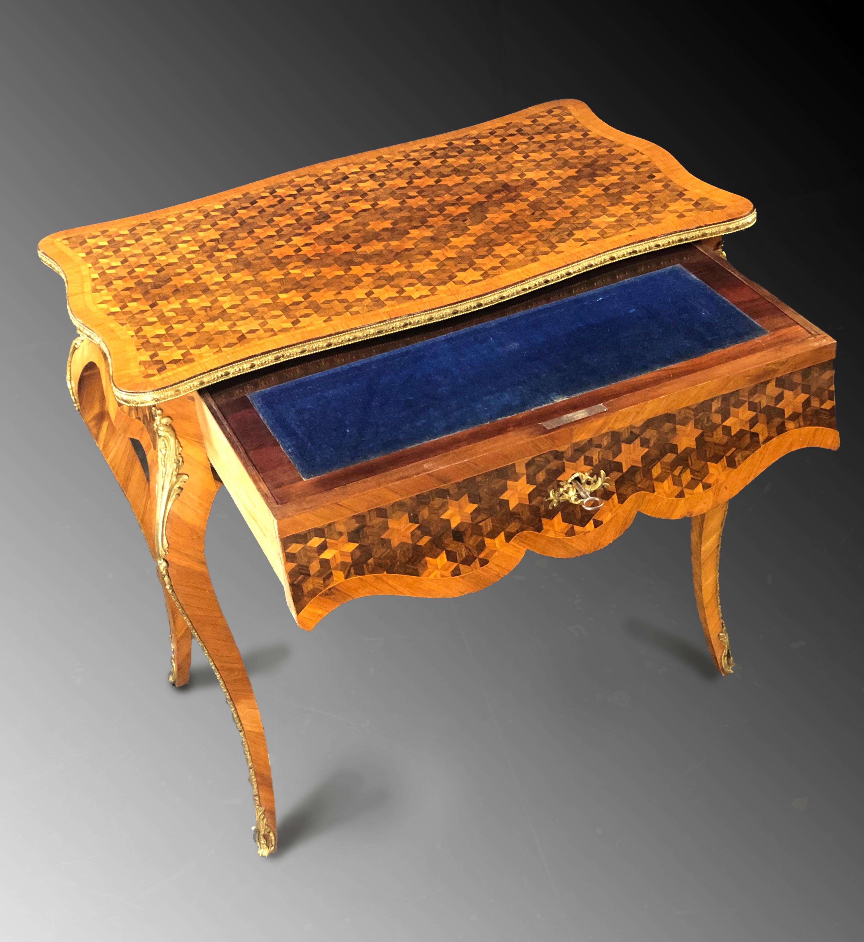 Veneer Petit Louis XV Style Bureau Plat Ladies Writing Desk