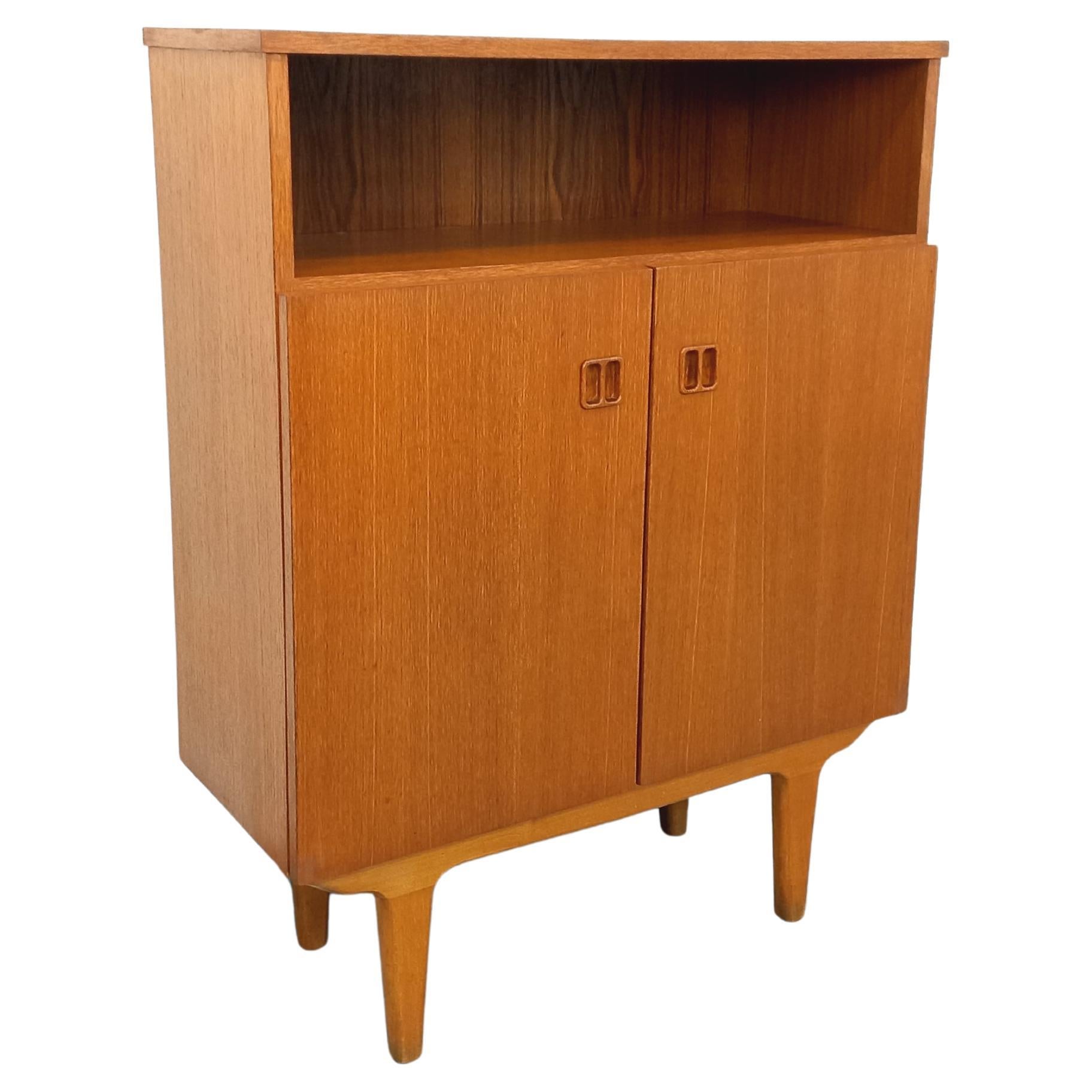 Petit meuble de rangement vintage style scandinave en teck des années 60