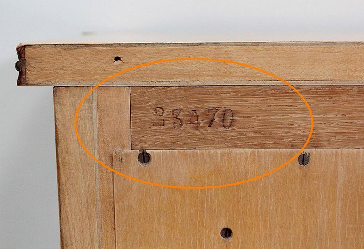 Pequeño armario de sicomoro para salón, firmado J. Leleu - 1950 en venta 4