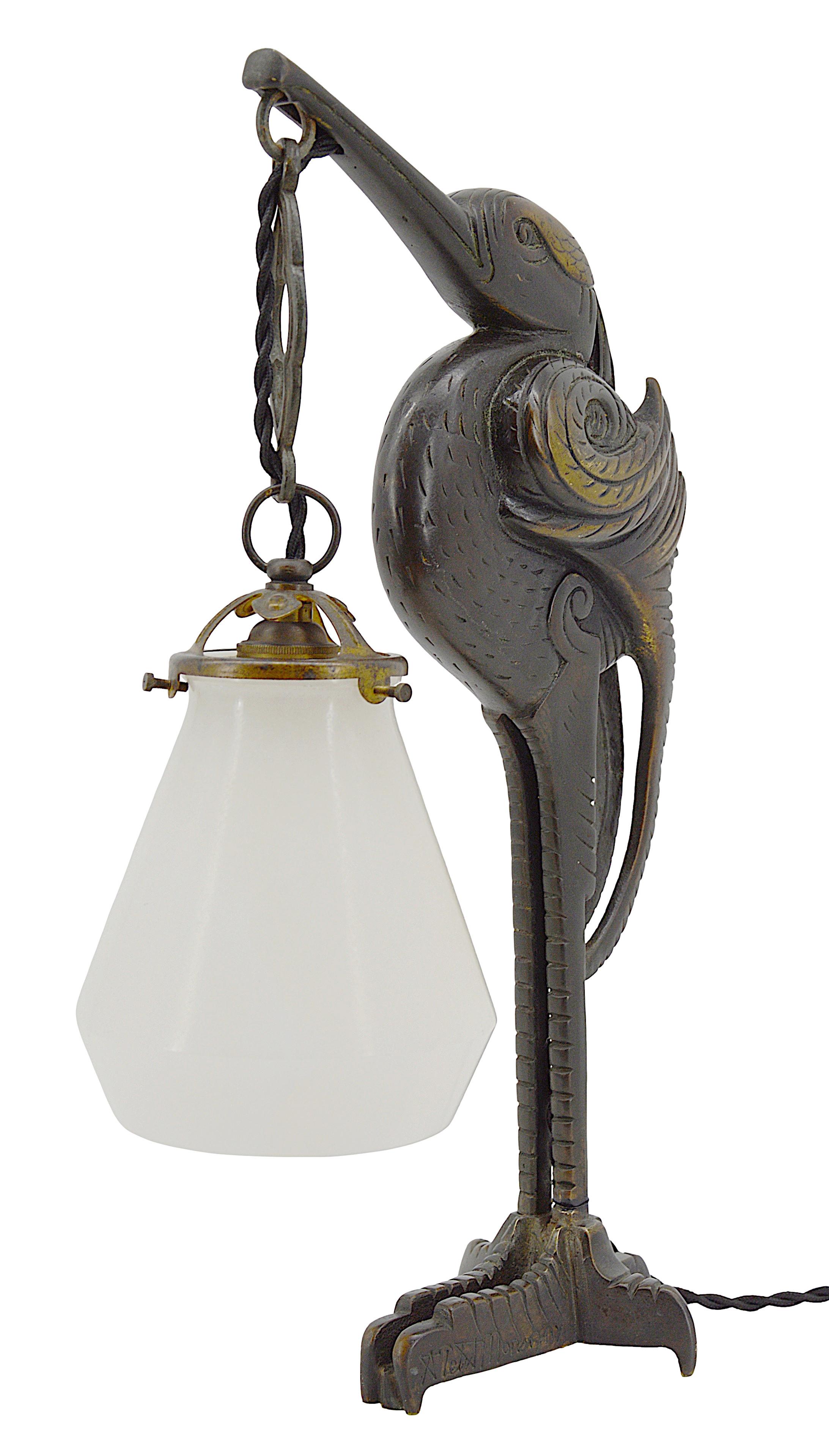Petite lampe de bureau Art Déco Ibis sculptée, 1920 en vente 4