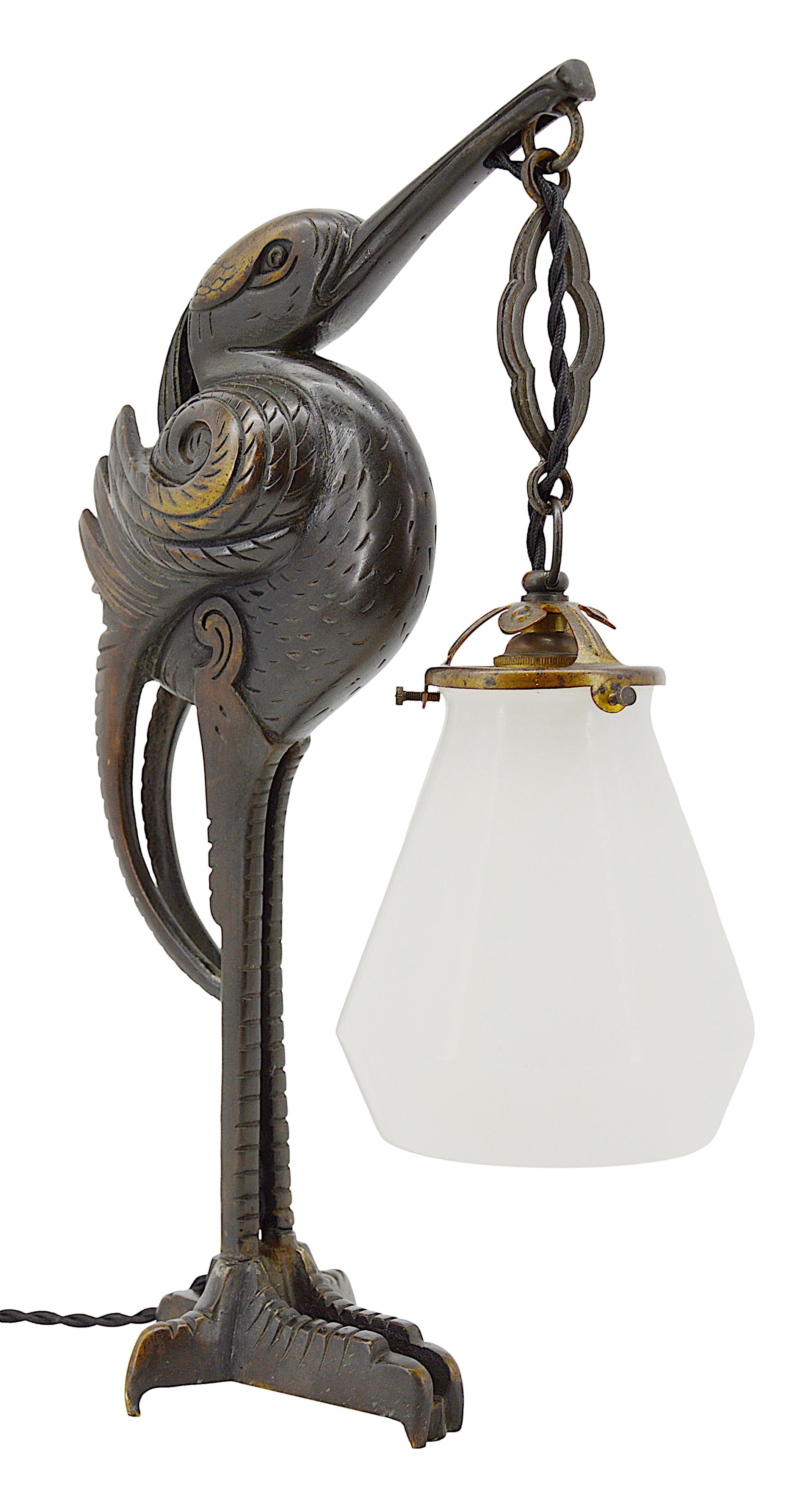 Petite lampe de bureau Art Déco Ibis sculptée, 1920 Excellent état - En vente à Saint-Amans-des-Cots, FR