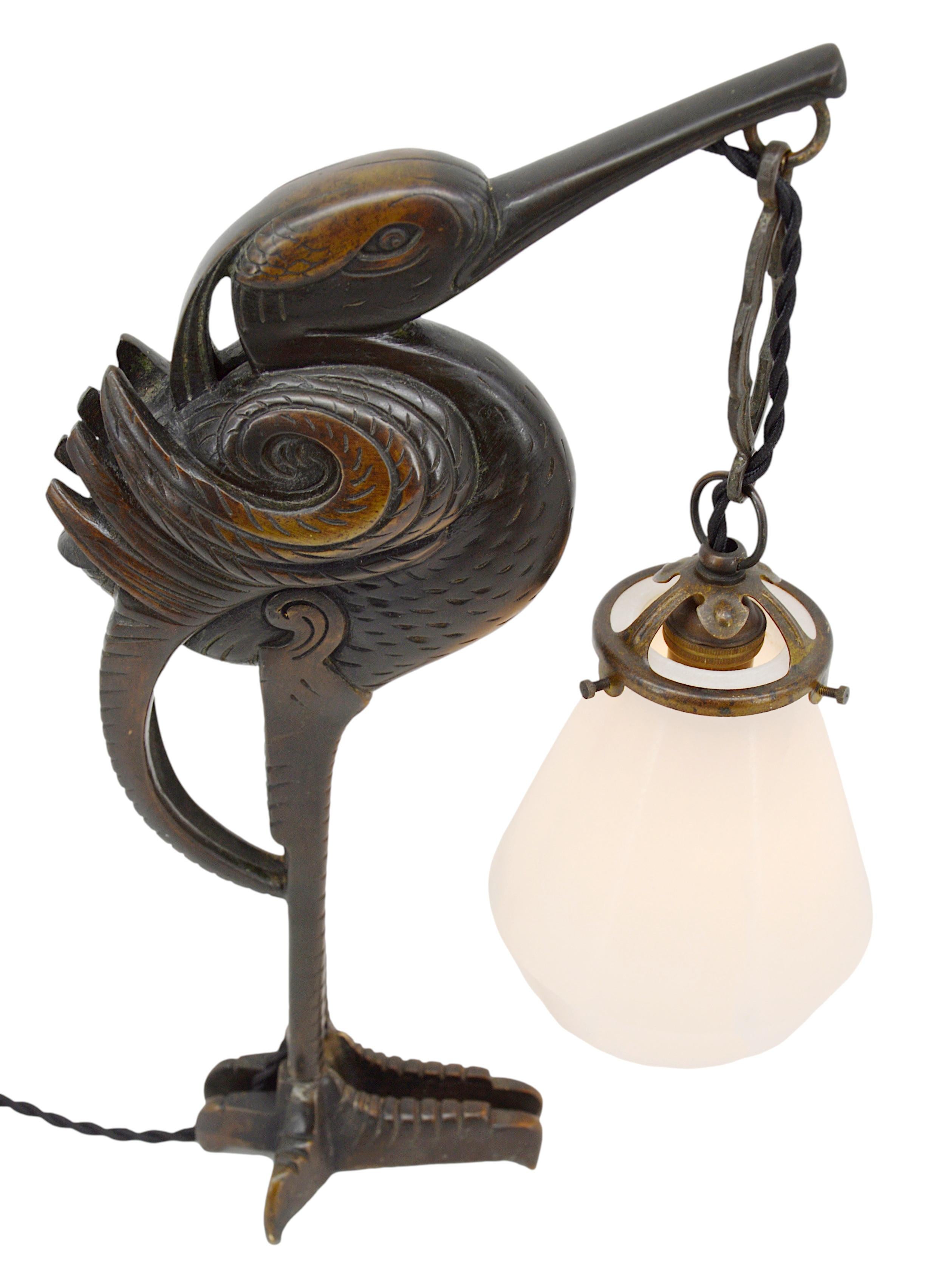 Bronze Petite lampe de bureau Art Déco Ibis sculptée, 1920 en vente