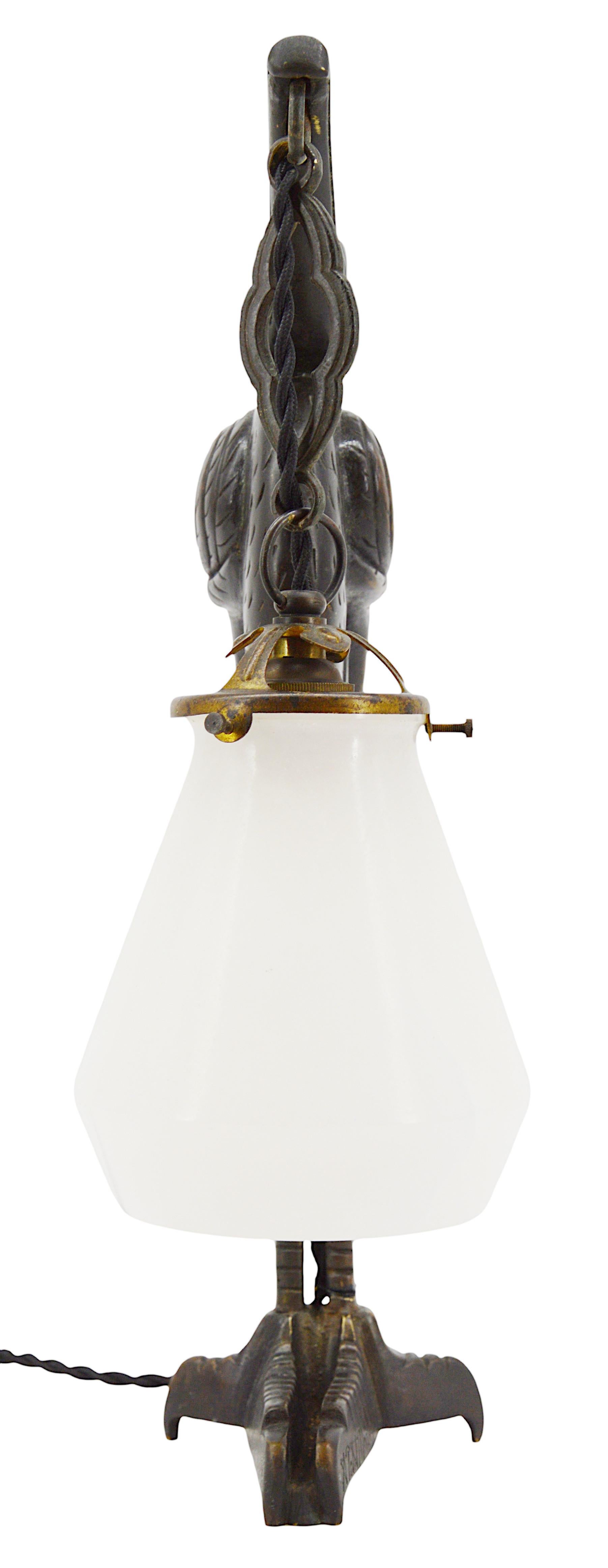 Petite lampe de bureau Art Déco Ibis sculptée, 1920 en vente 2