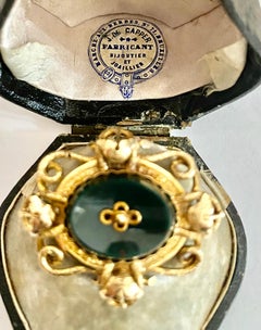 Petit Parure, 18 Karat Yellow Gold Boche and Earrings, Brussels  1850