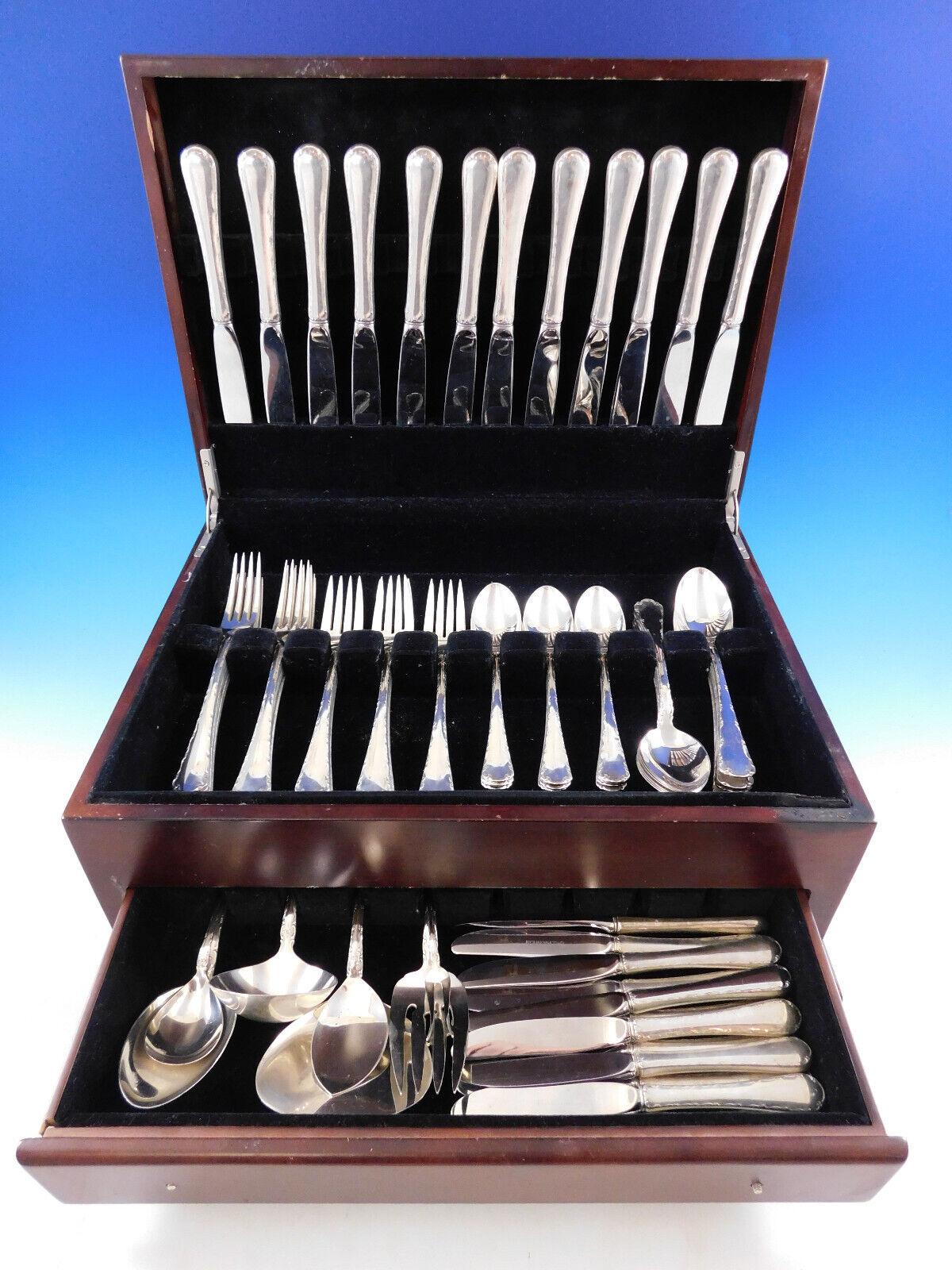 Petit Point by Towle c1957 Sterling Silver Flatware set - 79 pieces. Cet ensemble comprend :

12 couteaux, 8 7/8