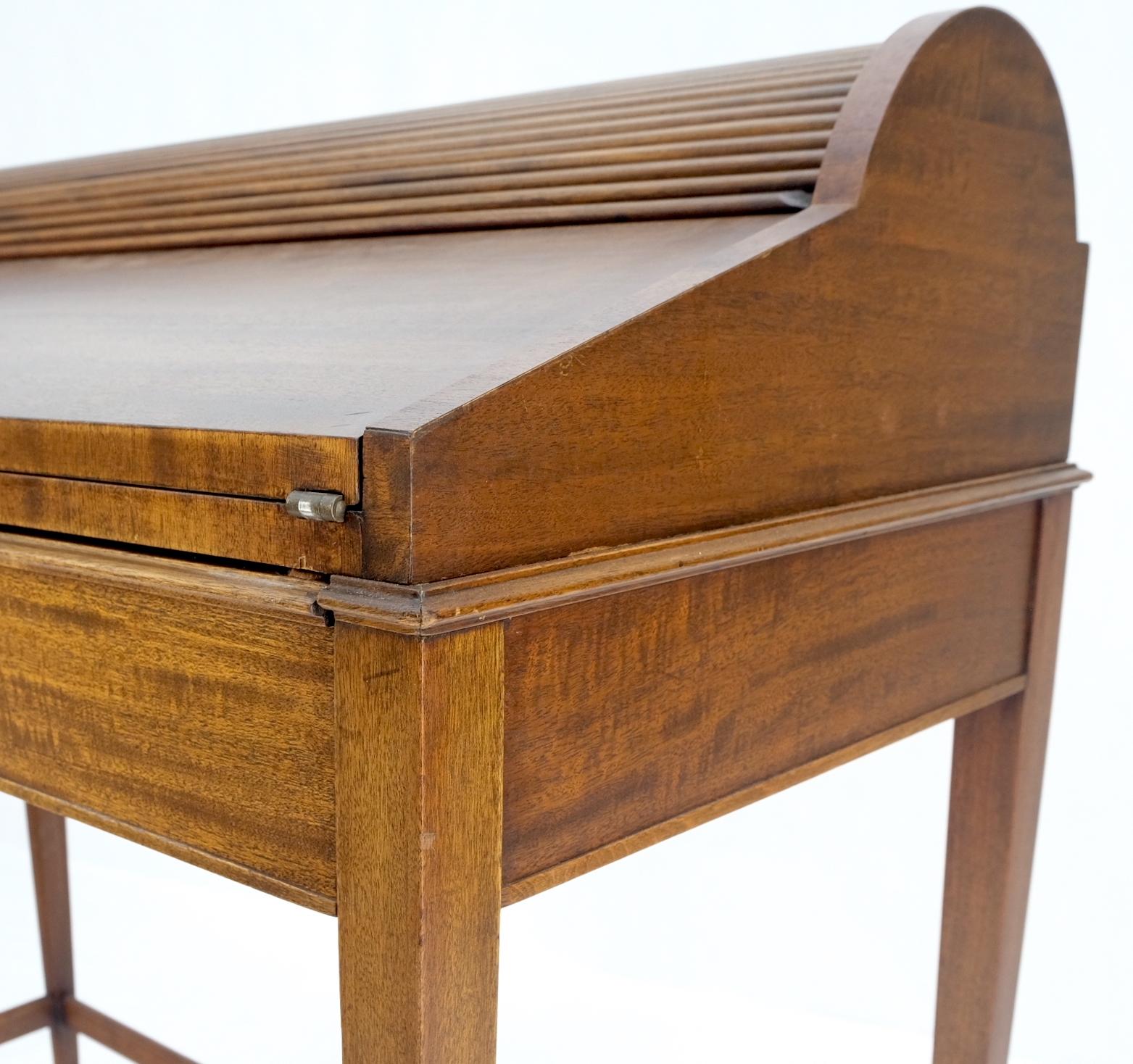 Mechanischer Schreibtisch aus Mahagoni mit Rollplatte und konisch zulaufenden Beinen aus der Mitte des Jahrhunderts (amerikanisch) im Angebot