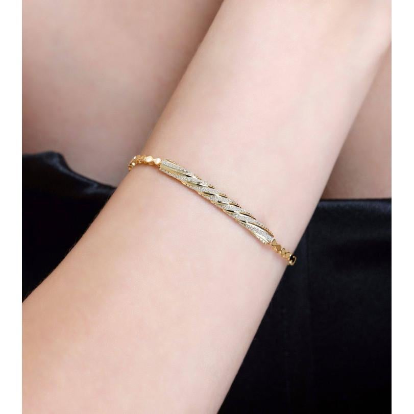 Women's 0.42ct Cylinder Shaped Diamond And Solid Gold Bracelet For Sale
