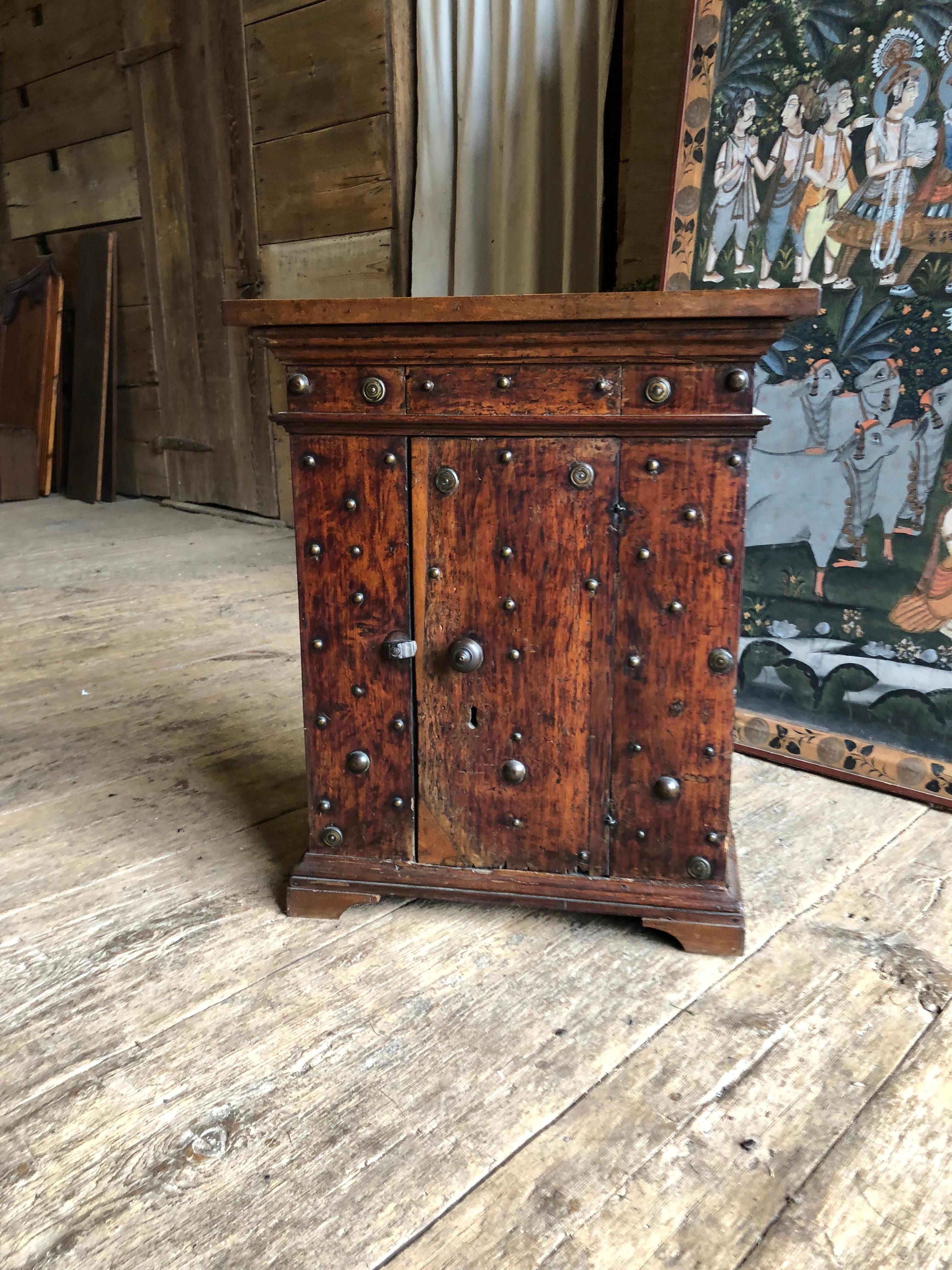 Petite 17th Century Italian Console Cabinet In Good Condition In Doylestown, PA