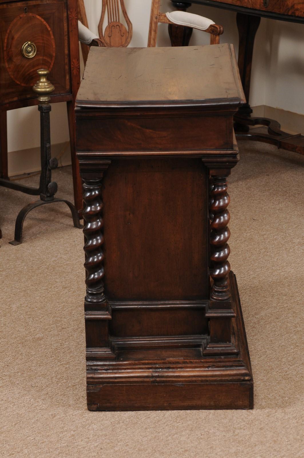 Petite 18th Century Italian Walnut Commode with 4 Drawers & Barley Twist Detail For Sale 3