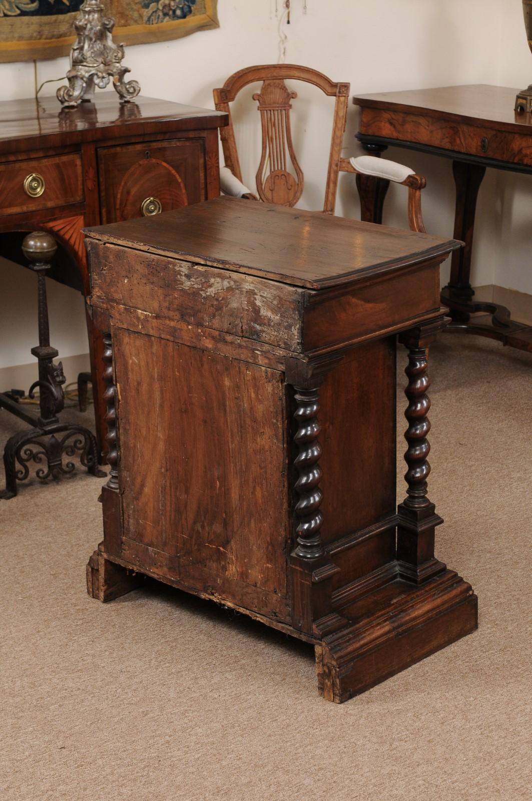 Petite 18th Century Italian Walnut Commode with 4 Drawers & Barley Twist Detail For Sale 4