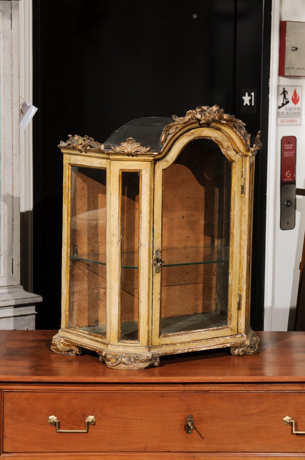 18th Century and Earlier Petite 18th Century Venetian Painted Wood Rococo Vitrine with Carved Crest For Sale