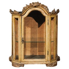 Petite vitrine rococo vénitienne du 18ème siècle en bois peint avec crête sculptée