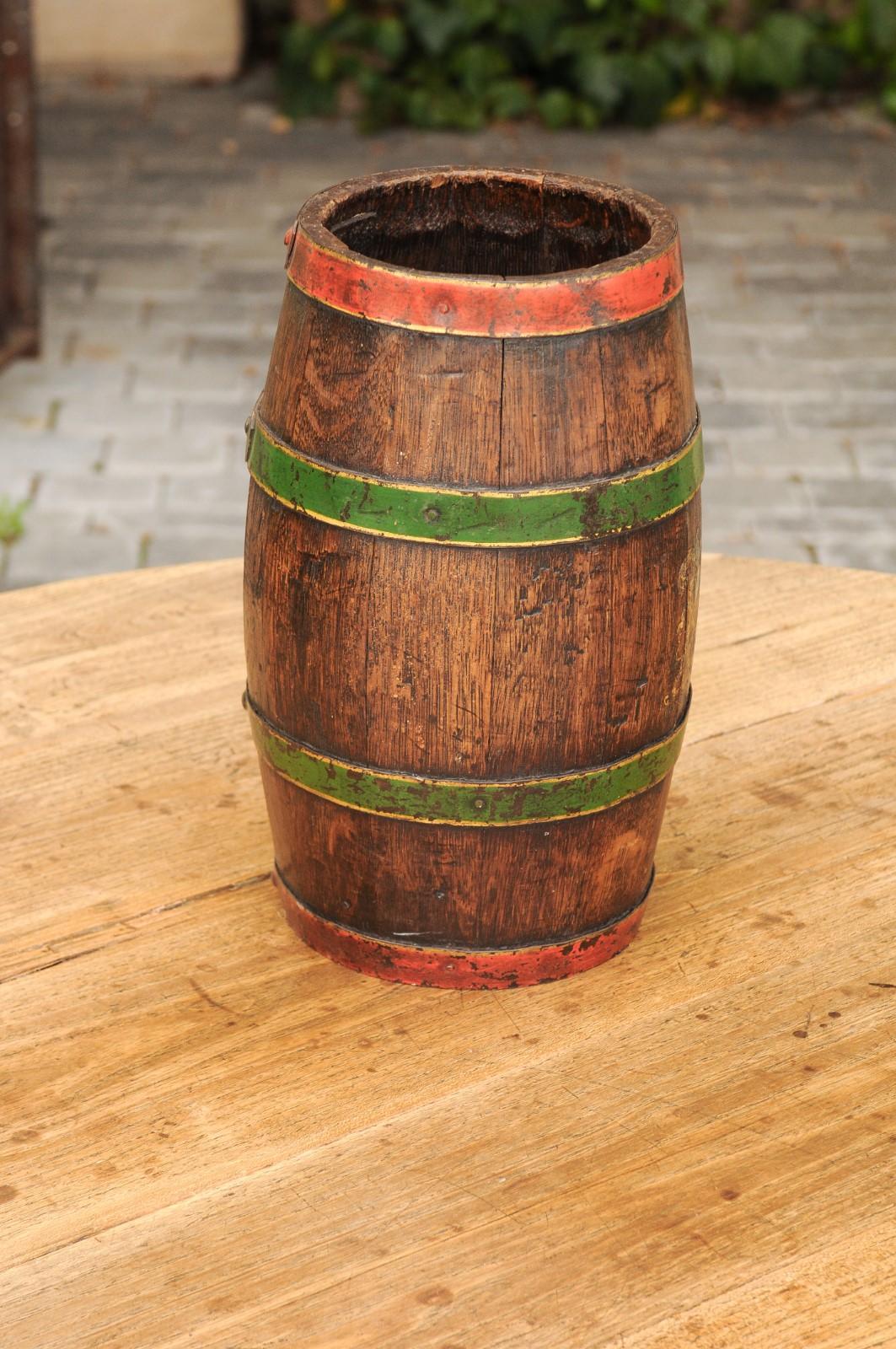 Petite 1900s Rustic English Edwardian Wooden Barrel with Green and Red Accents 1