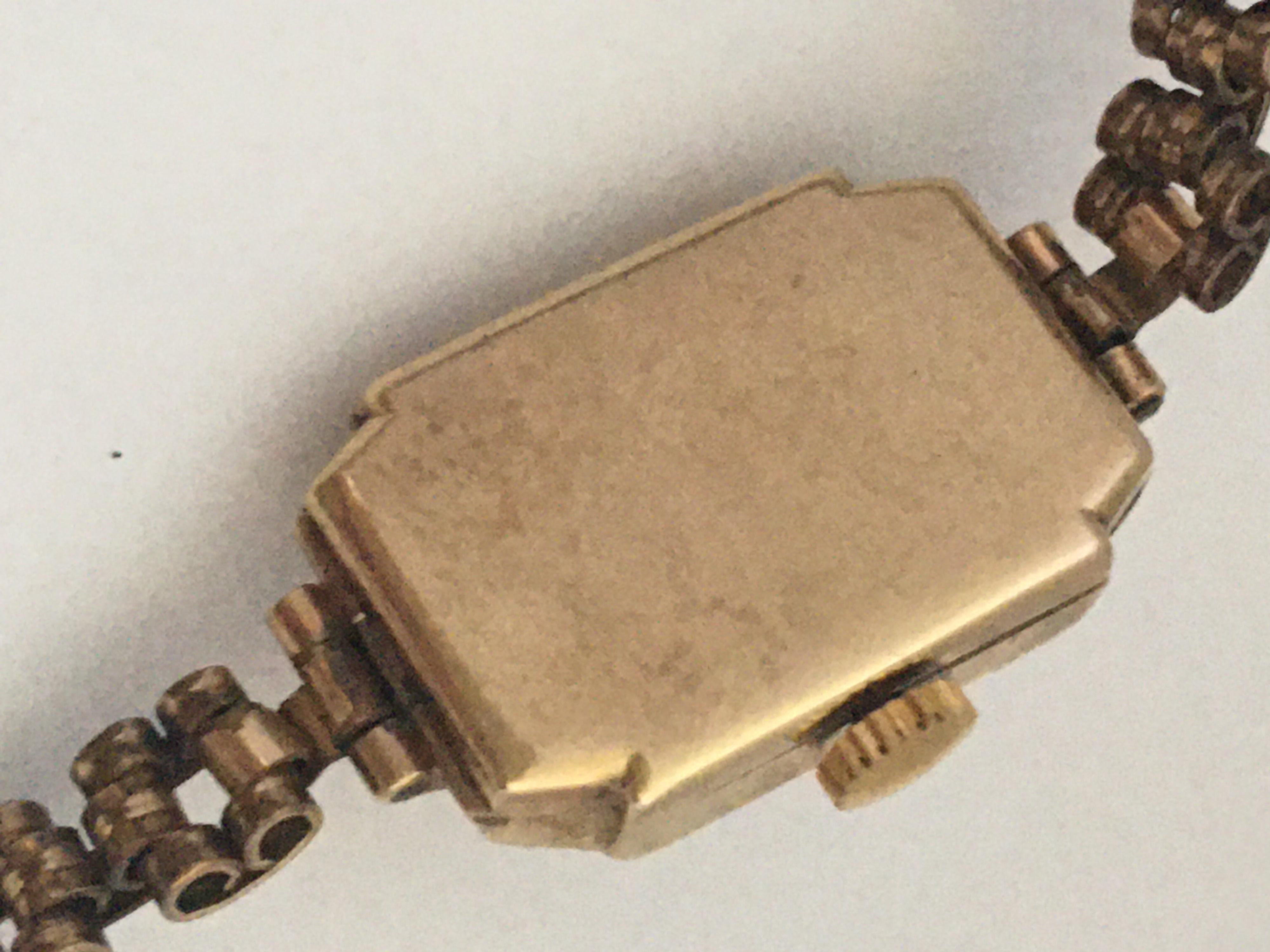 Petite 1940s Vintage 9 Karat Gold Ladies Watch with Gold Filled Strap For Sale 3