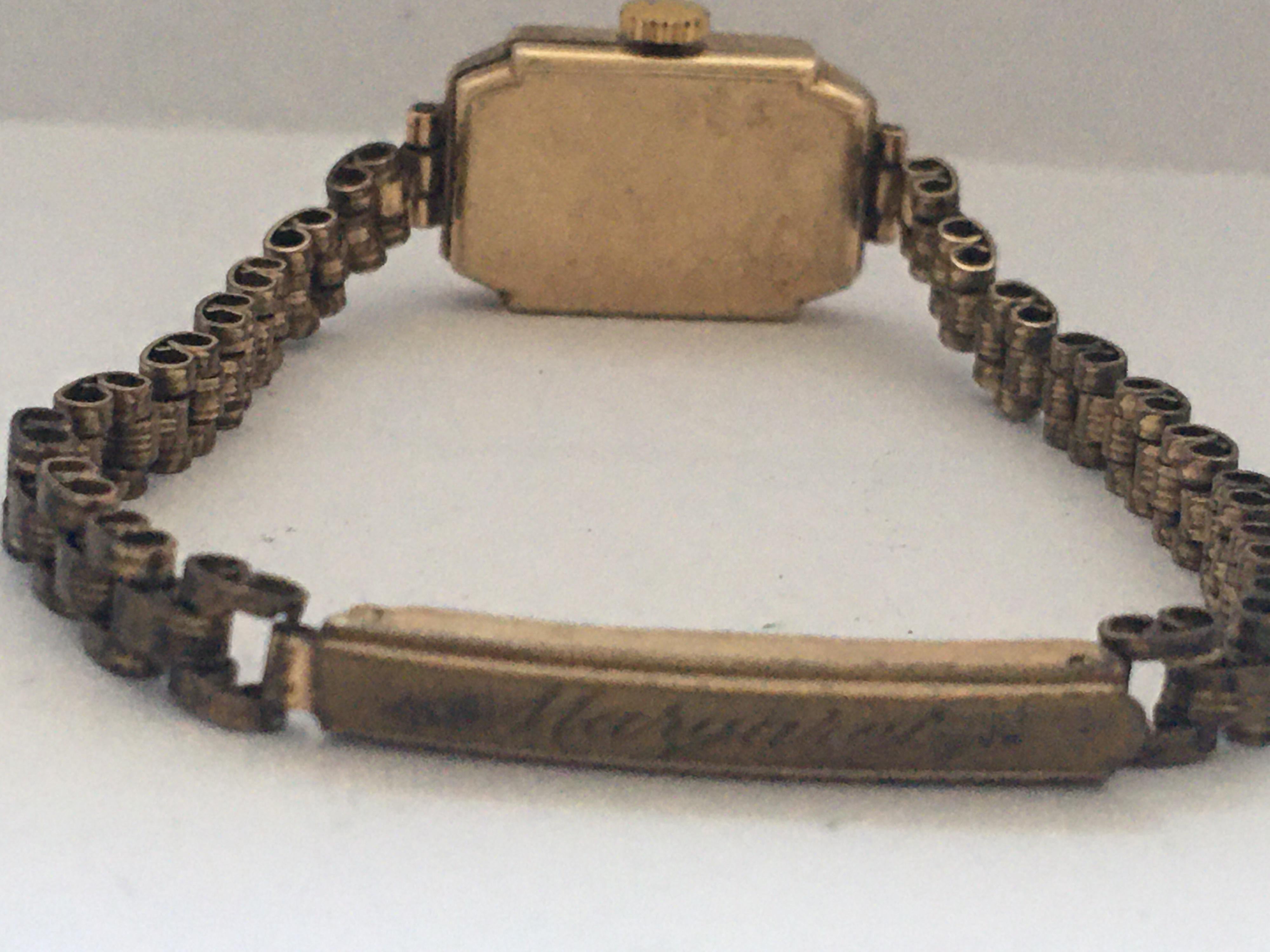 Petite 1940s Vintage 9 Karat Gold Ladies Watch with Gold Filled Strap For Sale 1