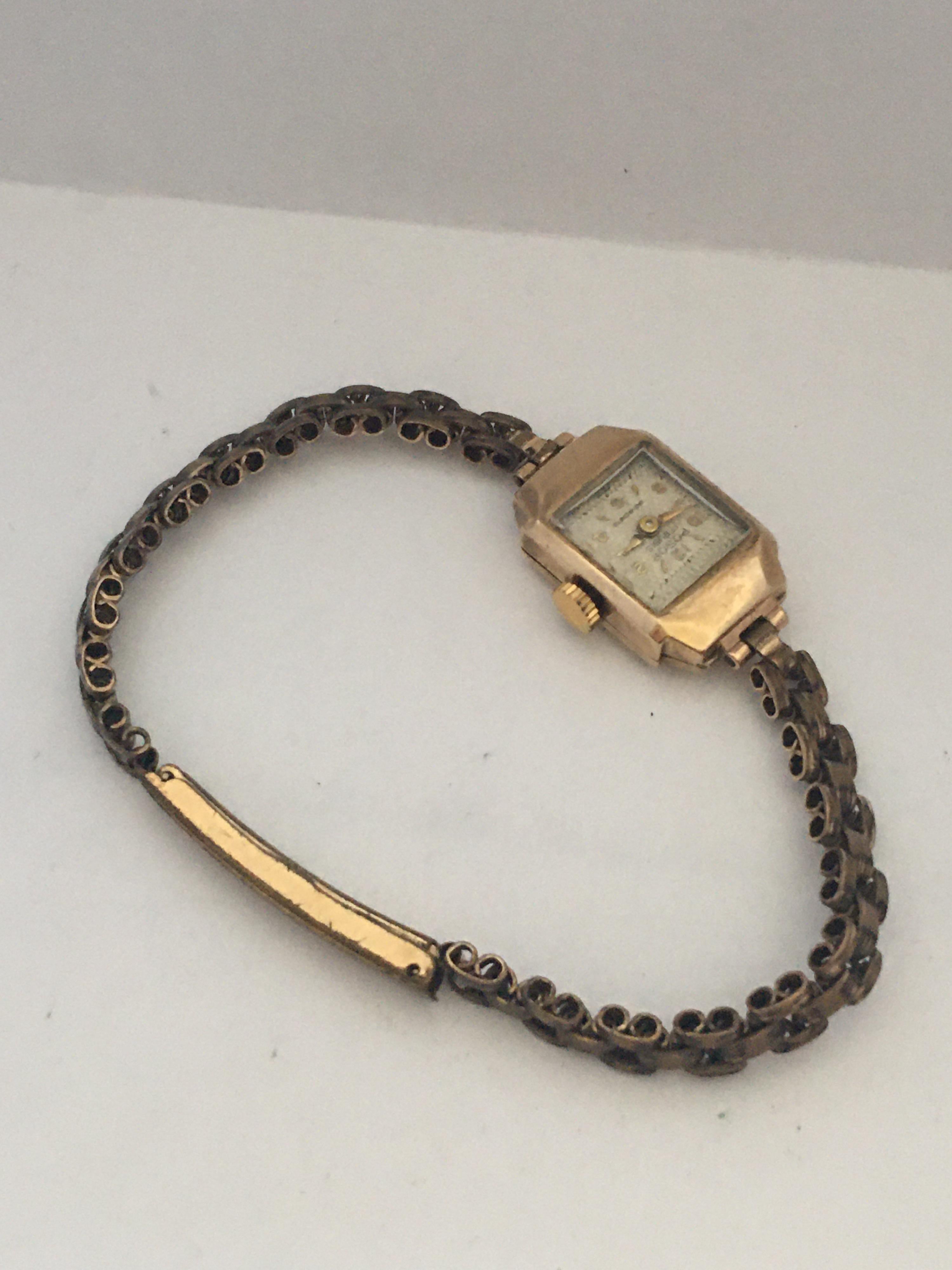 Petite 1940s Vintage 9 Karat Gold Ladies Watch with Gold Filled Strap For Sale 2