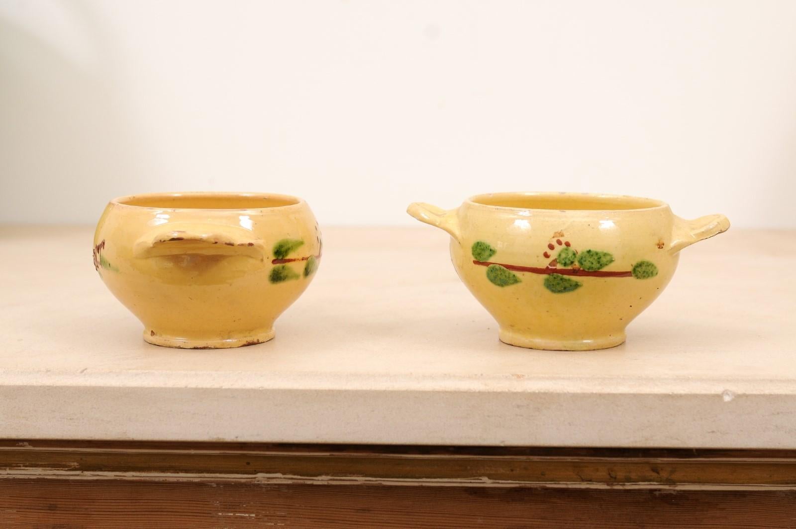 Poteries Petits bols en poterie émaillée jaune d'Innimont du 19ème siècle, France de l'Est en vente