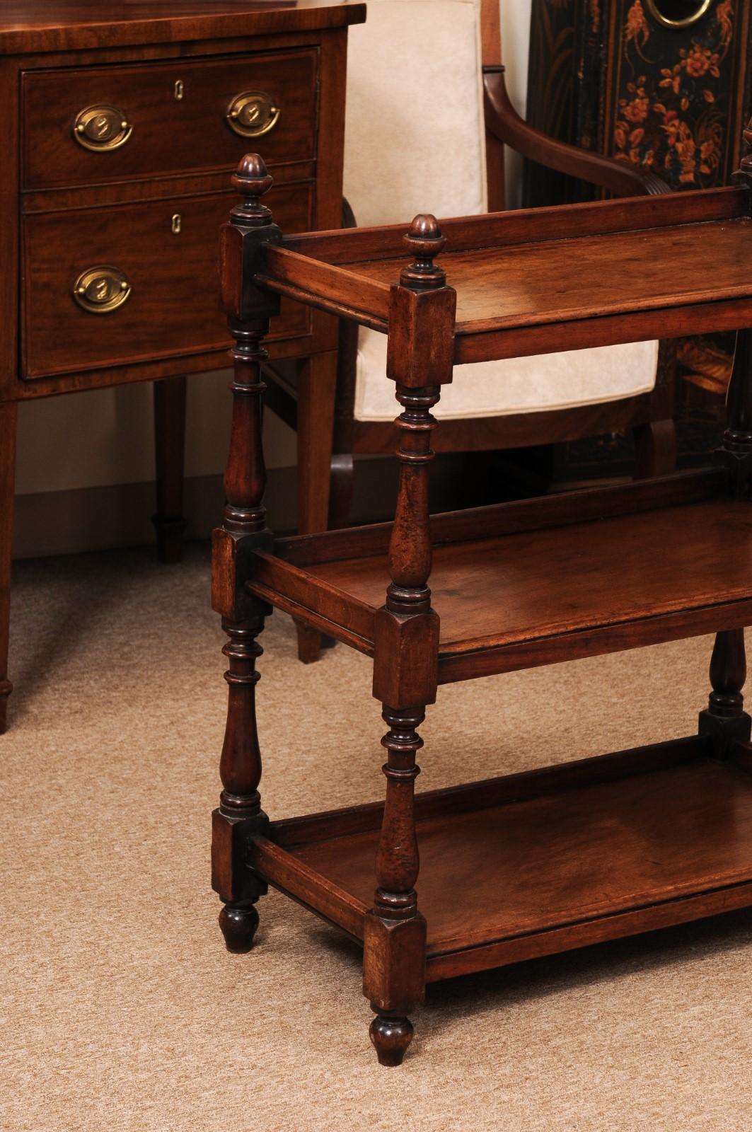 Pequeño carrito/estantería de caoba alargada inglesa del siglo XIX con 3 niveles en Bastante bueno estado para la venta en Atlanta, GA