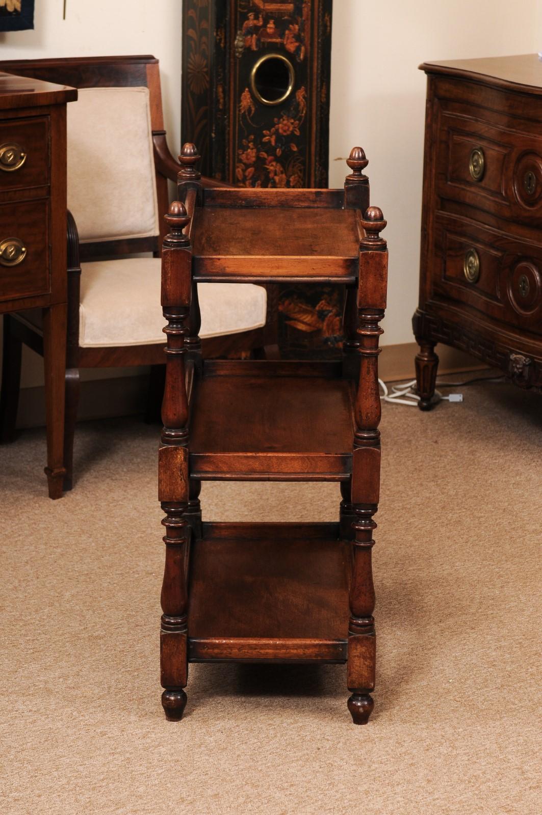 Pequeño carrito/estantería de caoba alargada inglesa del siglo XIX con 3 niveles en venta 1