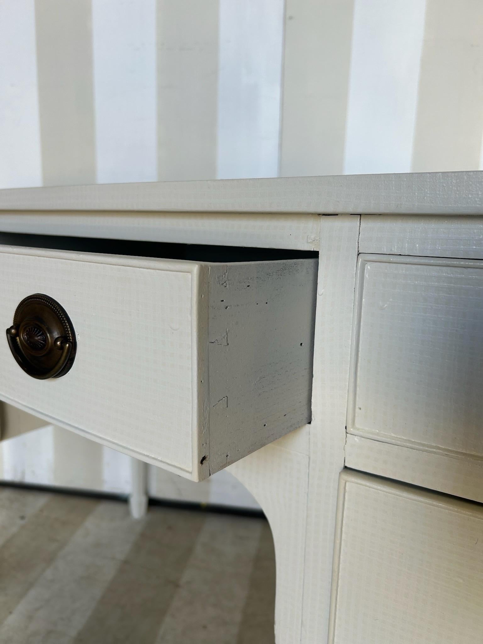 Petit buffet anglais du 19ème siècle en finition toile de jute sable The Fabulous Things en vente 5