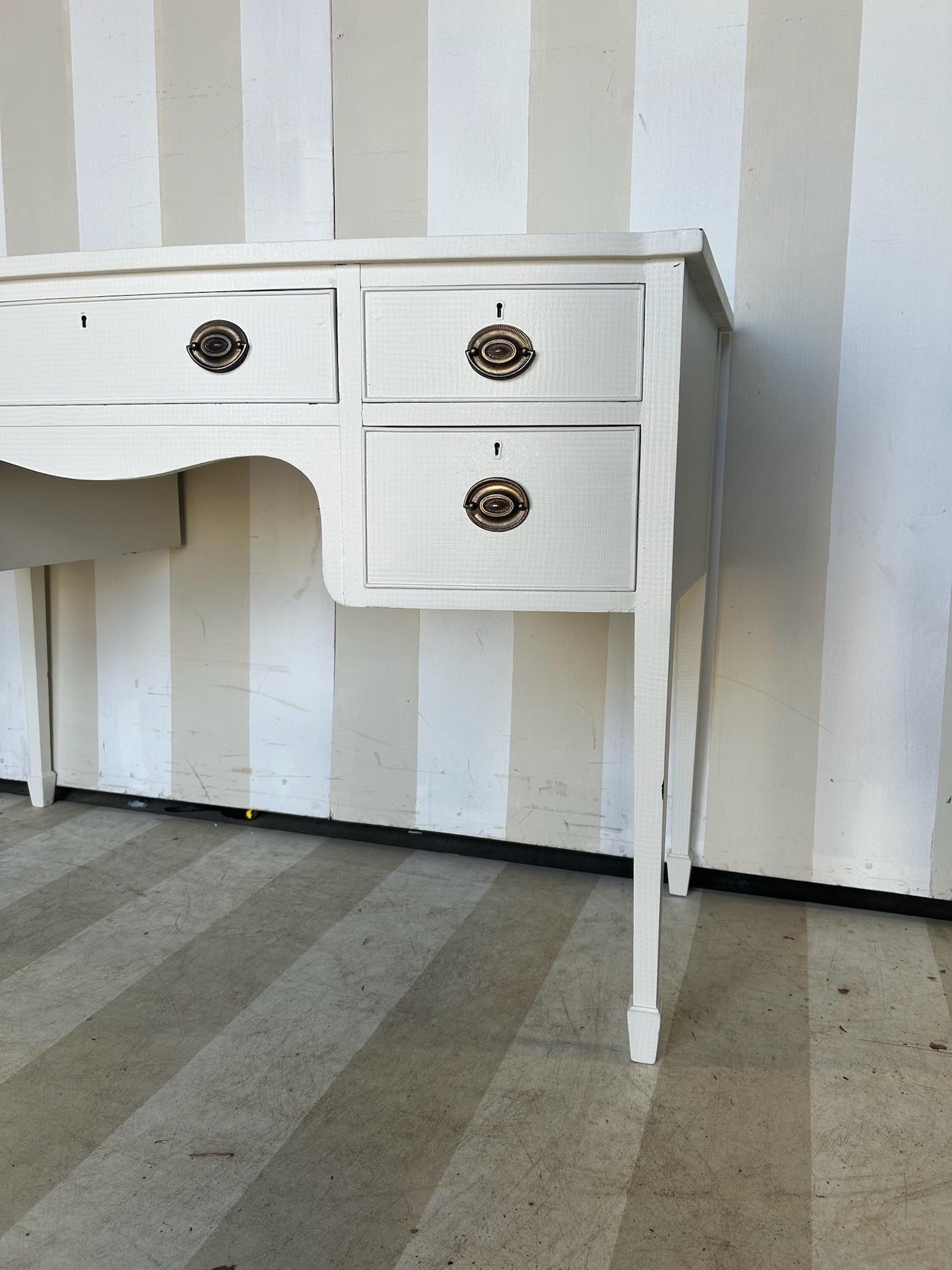 Petit buffet anglais du 19ème siècle en finition toile de jute sable The Fabulous Things en vente 1