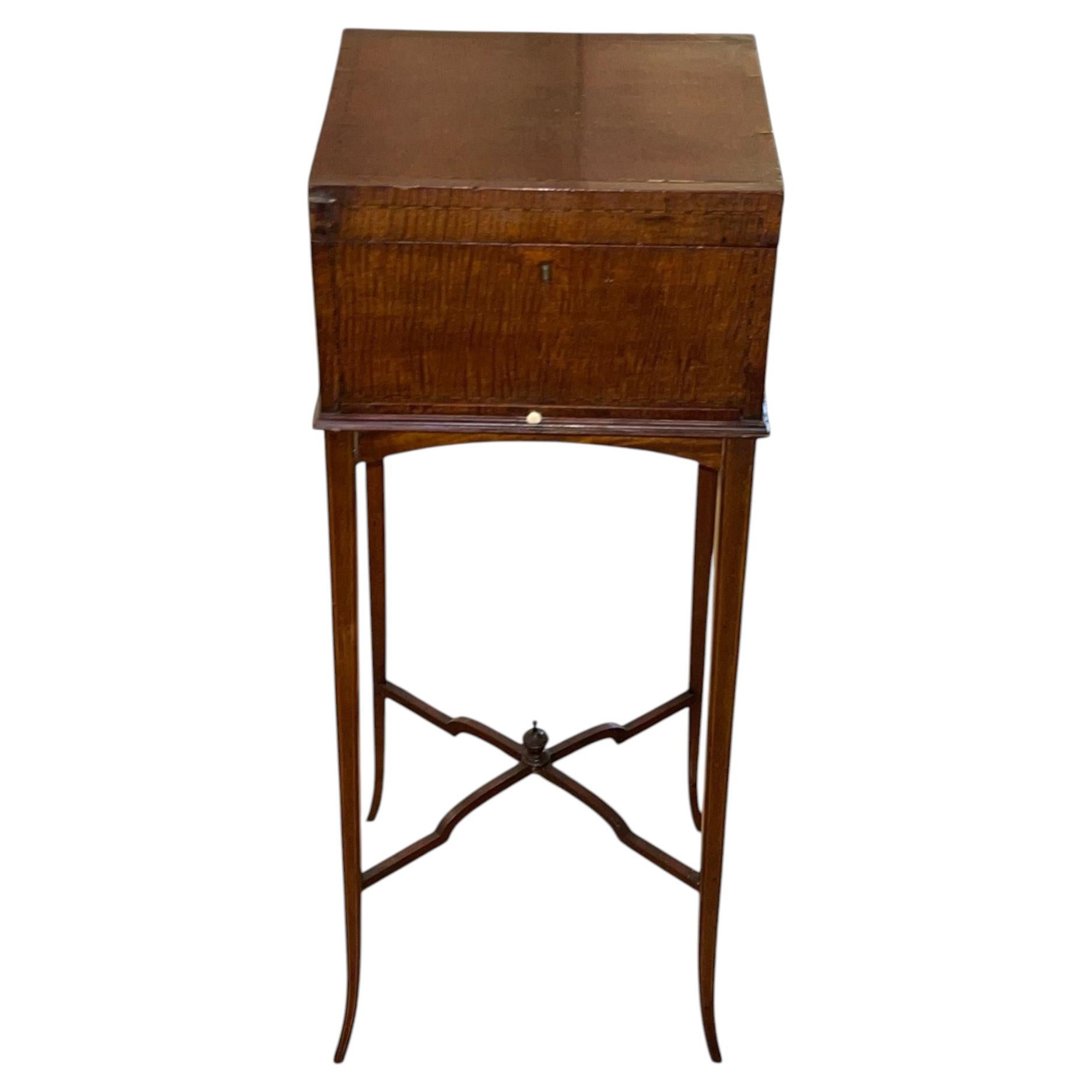 Petite 19th Century French Vanity Table with Mirror For Sale