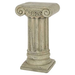 Petite table à piédestal du 19ème siècle