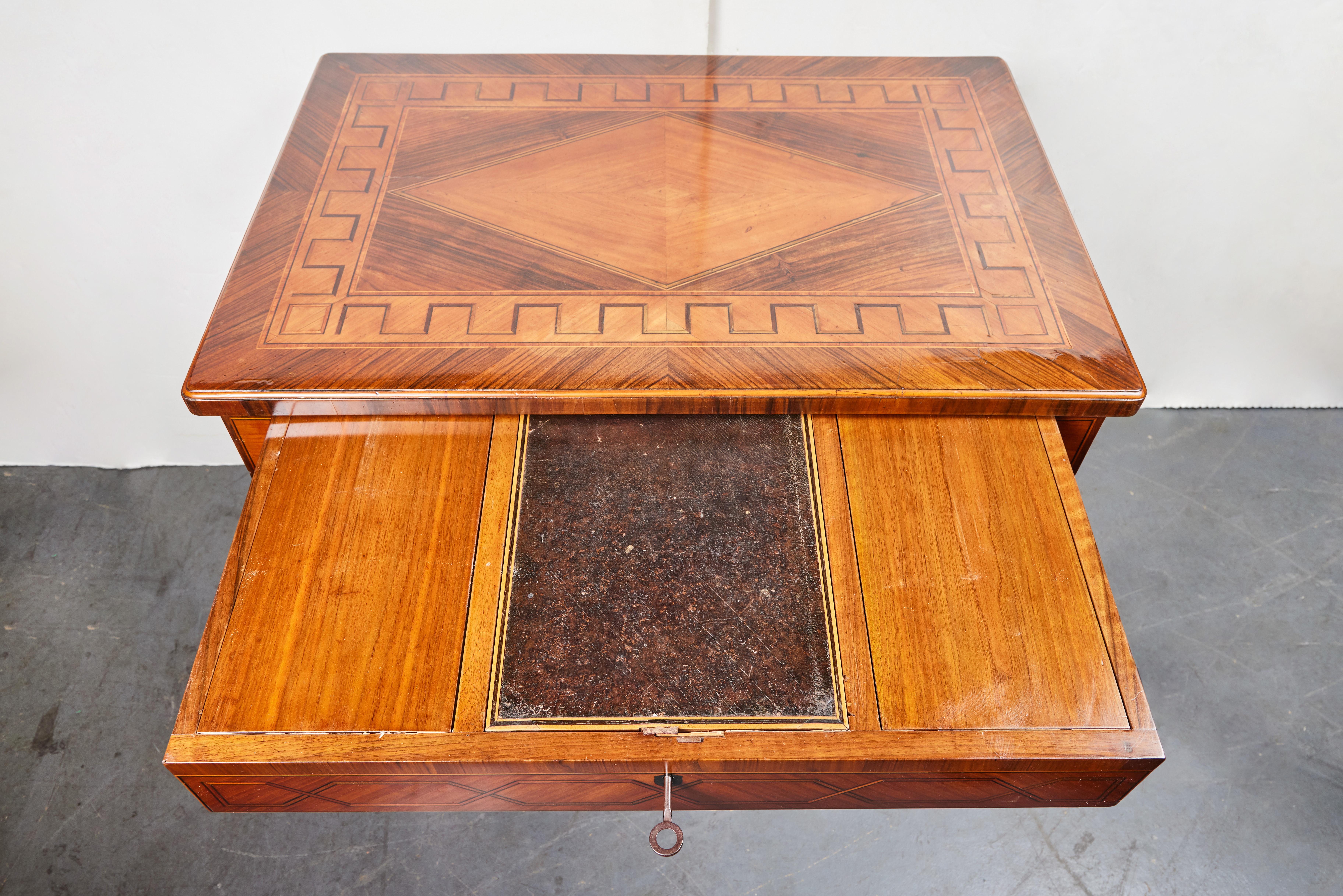 Petite, 19th Century Veneered Desk In Good Condition For Sale In Newport Beach, CA