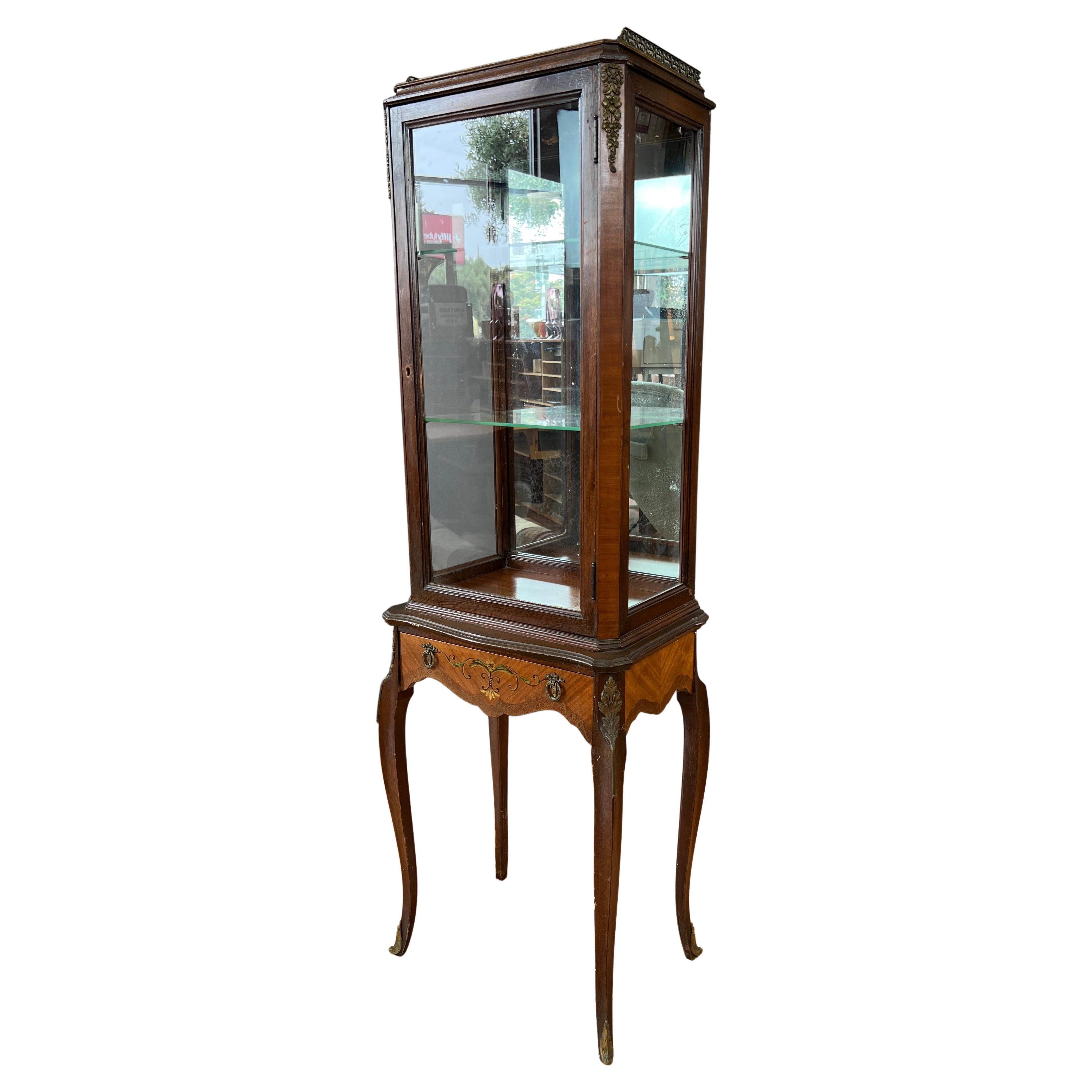 Petite Vitrine du 20ème siècle de style Louis XVI en vente