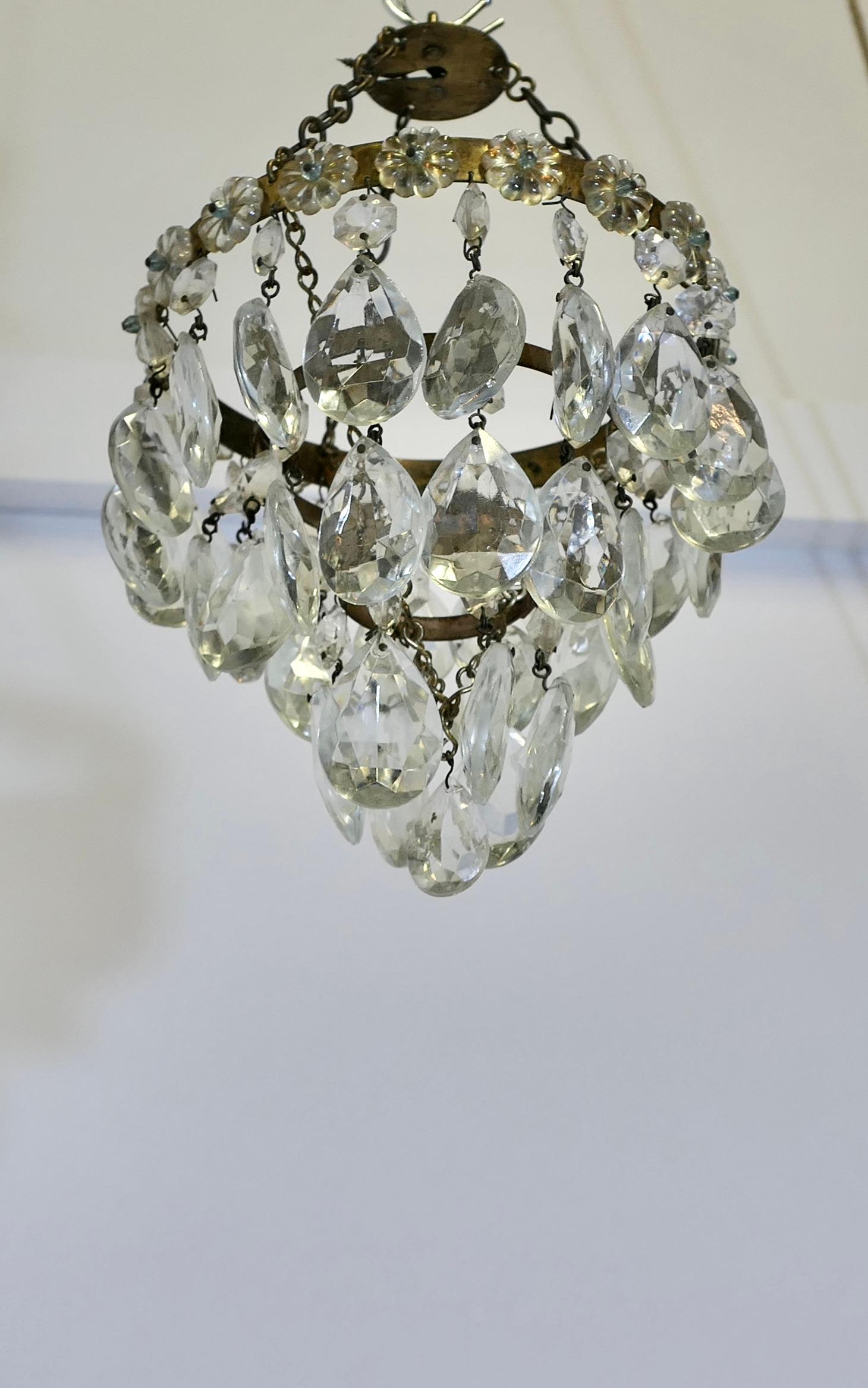 Paralume a cascata Petite a 3 livelli, lampadario In condizioni buone in vendita a Godshill, Isle of Wight
